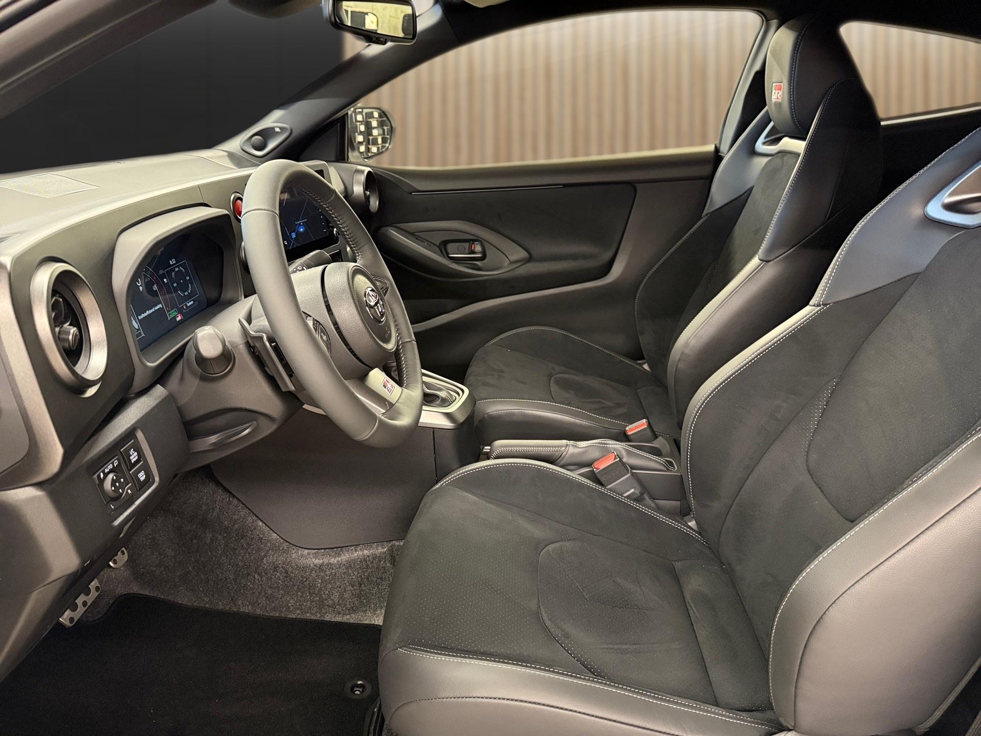TOYOTA Yaris 1.6 GR Sport A-image-10