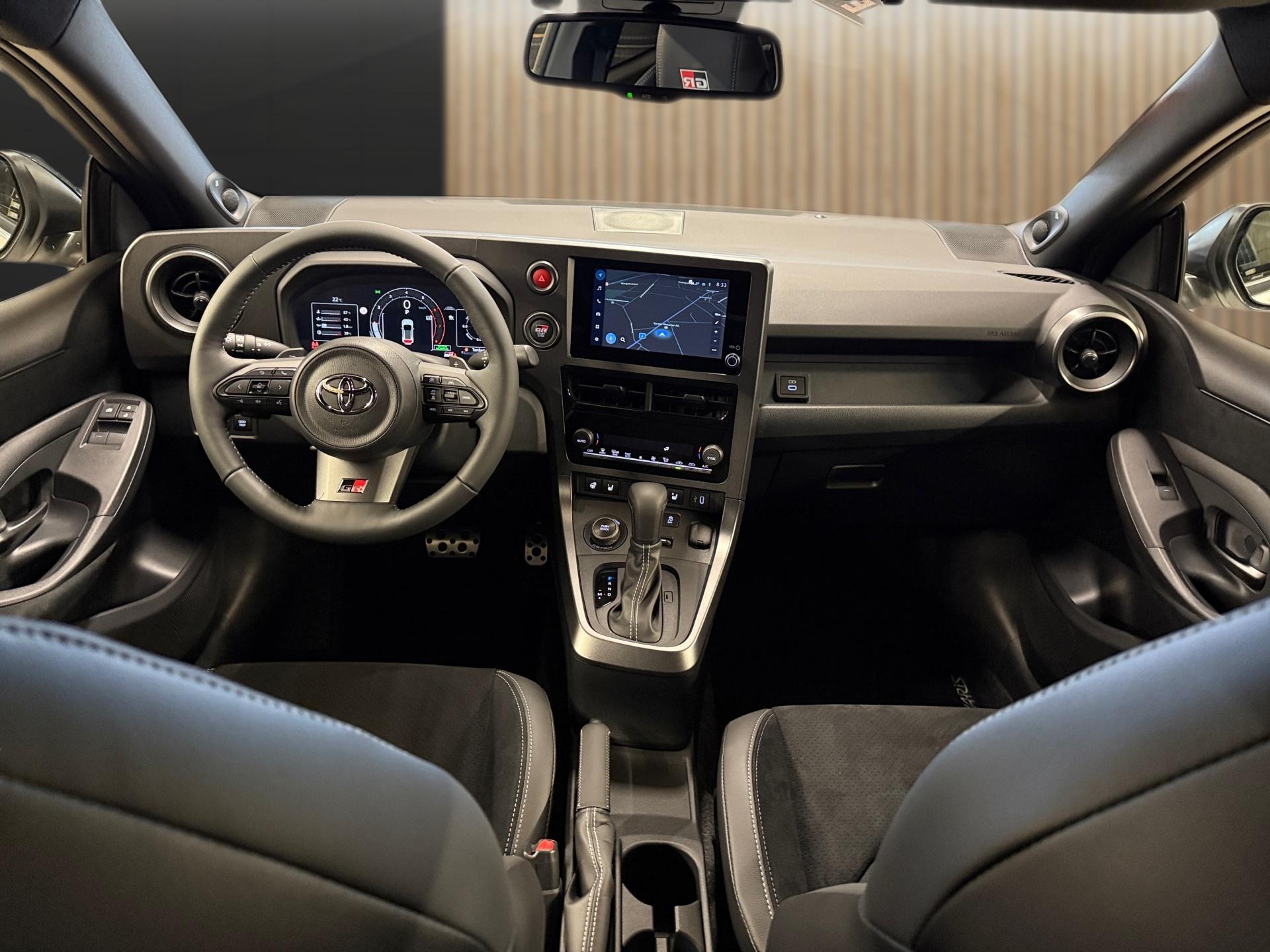 TOYOTA Yaris 1.6 GR Sport A-image-12
