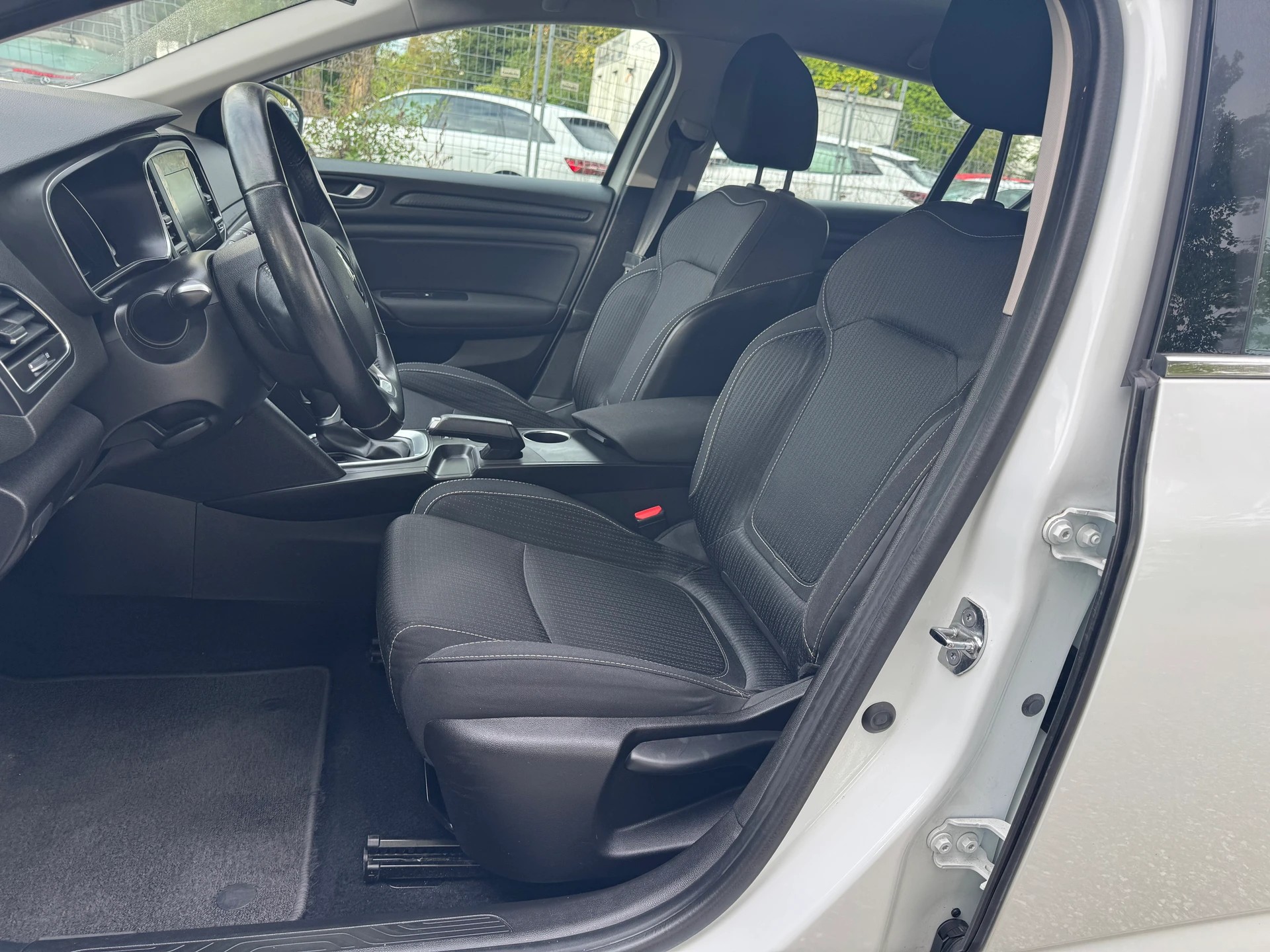 RENAULT Mégane Grandtour 1.5 dCi Business EDC * Gr.Navi * Klima-auto * Tempomat * PDC H * Ab MFK 25.09.2025-image-2