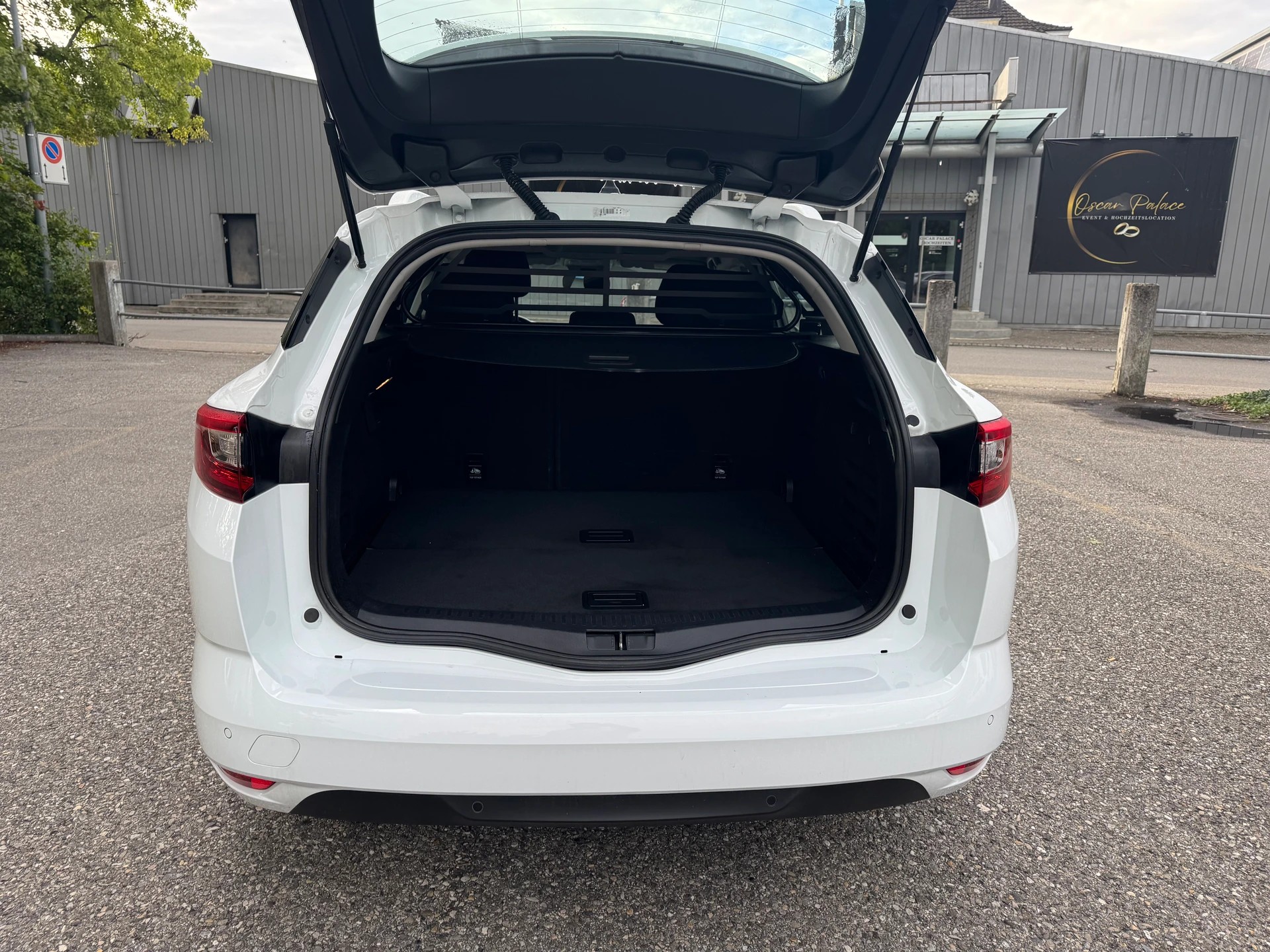 RENAULT Mégane Grandtour 1.5 dCi Business EDC * Gr.Navi * Klima-auto * Tempomat * PDC H * Ab MFK 25.09.2025-image-12