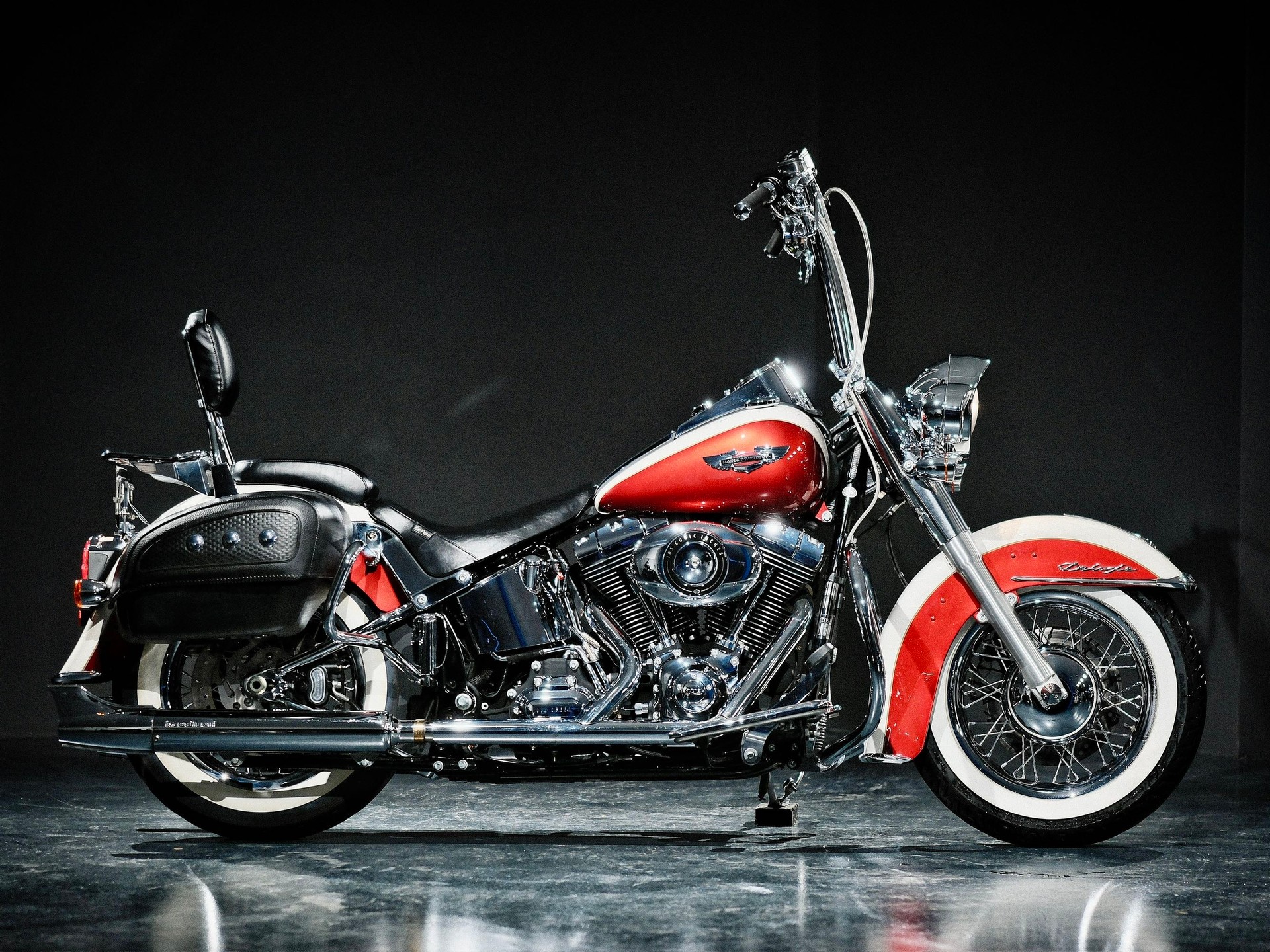 HARLEY-DAVIDSON FLSTN Softail Deluxe ABS-showroom-element-1