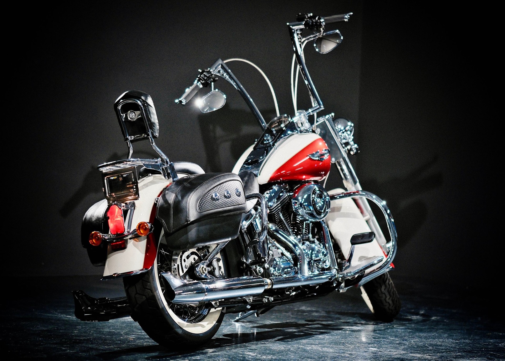 HARLEY-DAVIDSON FLSTN Softail Deluxe ABS-showroom-element-2