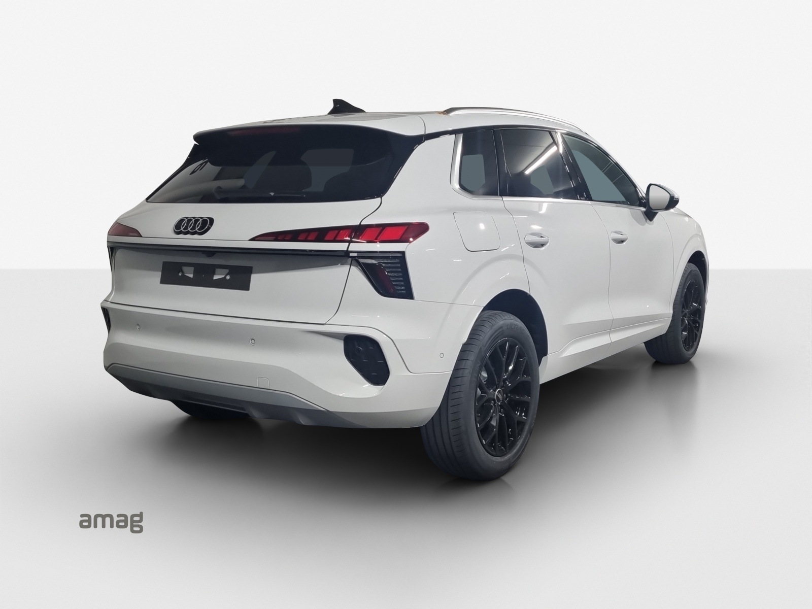 AUDI Q3 SUV 110 kW TFSI S tronic-image-4