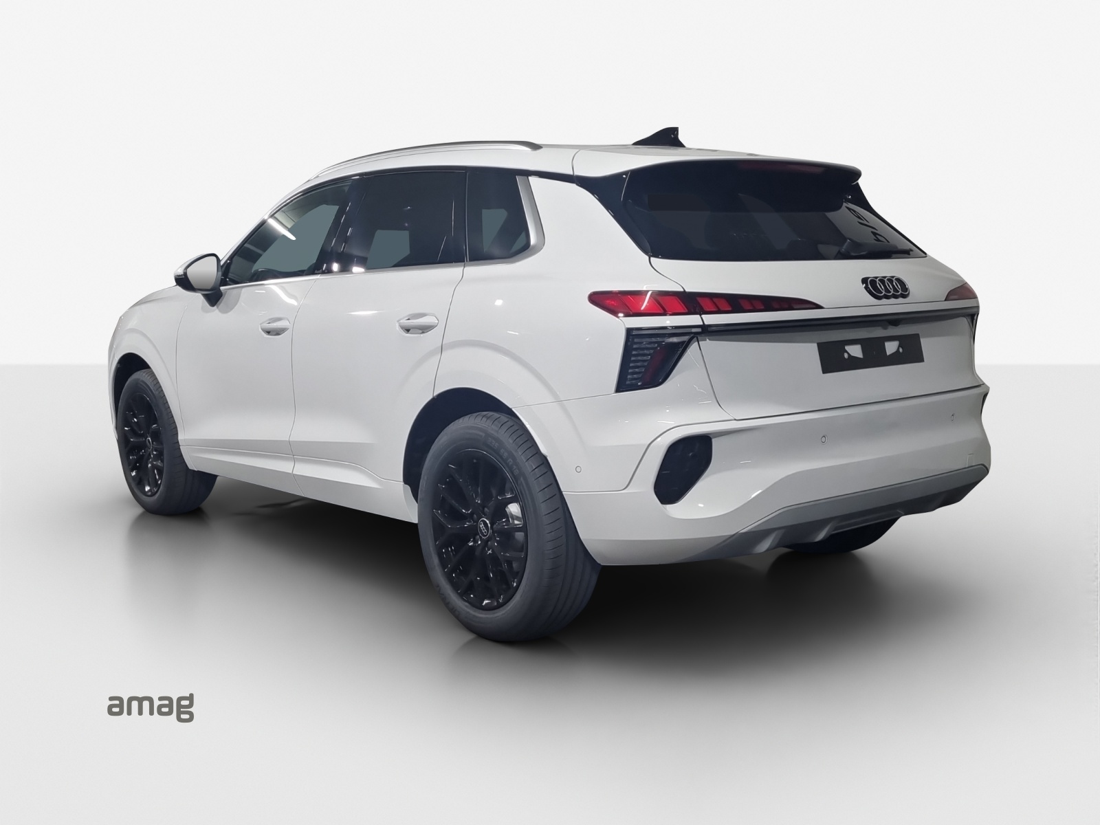 AUDI Q3 SUV 110 kW TFSI S tronic-image-2