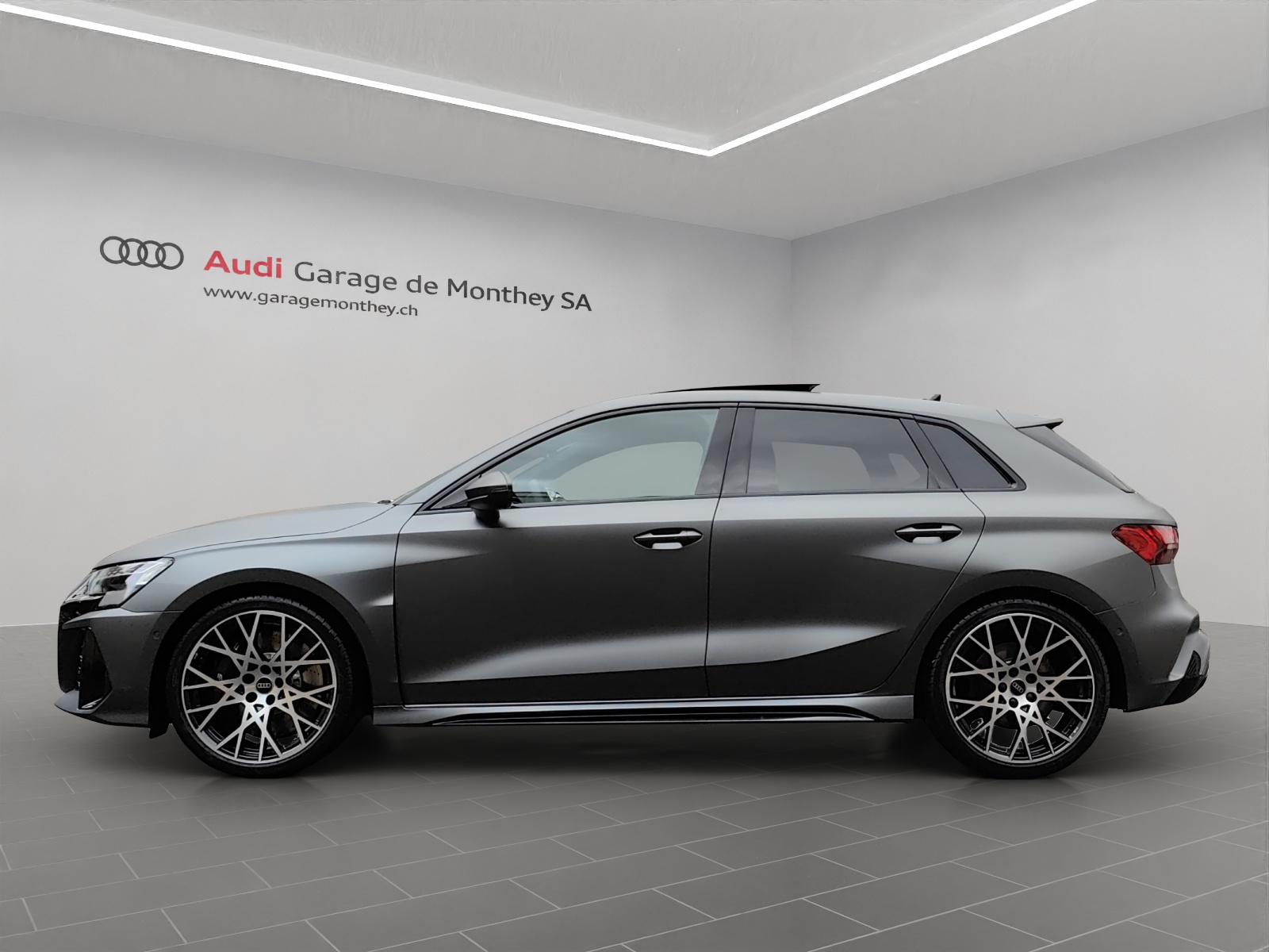AUDI RS3 Sportback 2.5 TSI quattro S-tronic-image-6