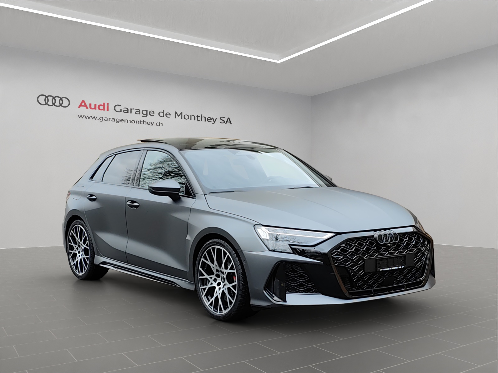 AUDI RS3 Sportback 2.5 TSI quattro S-tronic-image-2