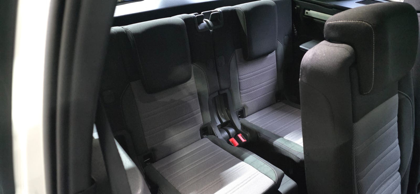 VW Touran 1.5 TSI EVO R-Line DSG *7-Plätzer**CH-Fahrzeug* + AHK-image-24