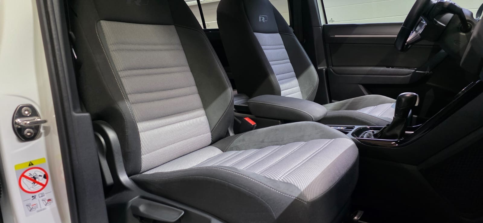 VW Touran 1.5 TSI EVO R-Line DSG *7-Plätzer**CH-Fahrzeug* + AHK-image-11