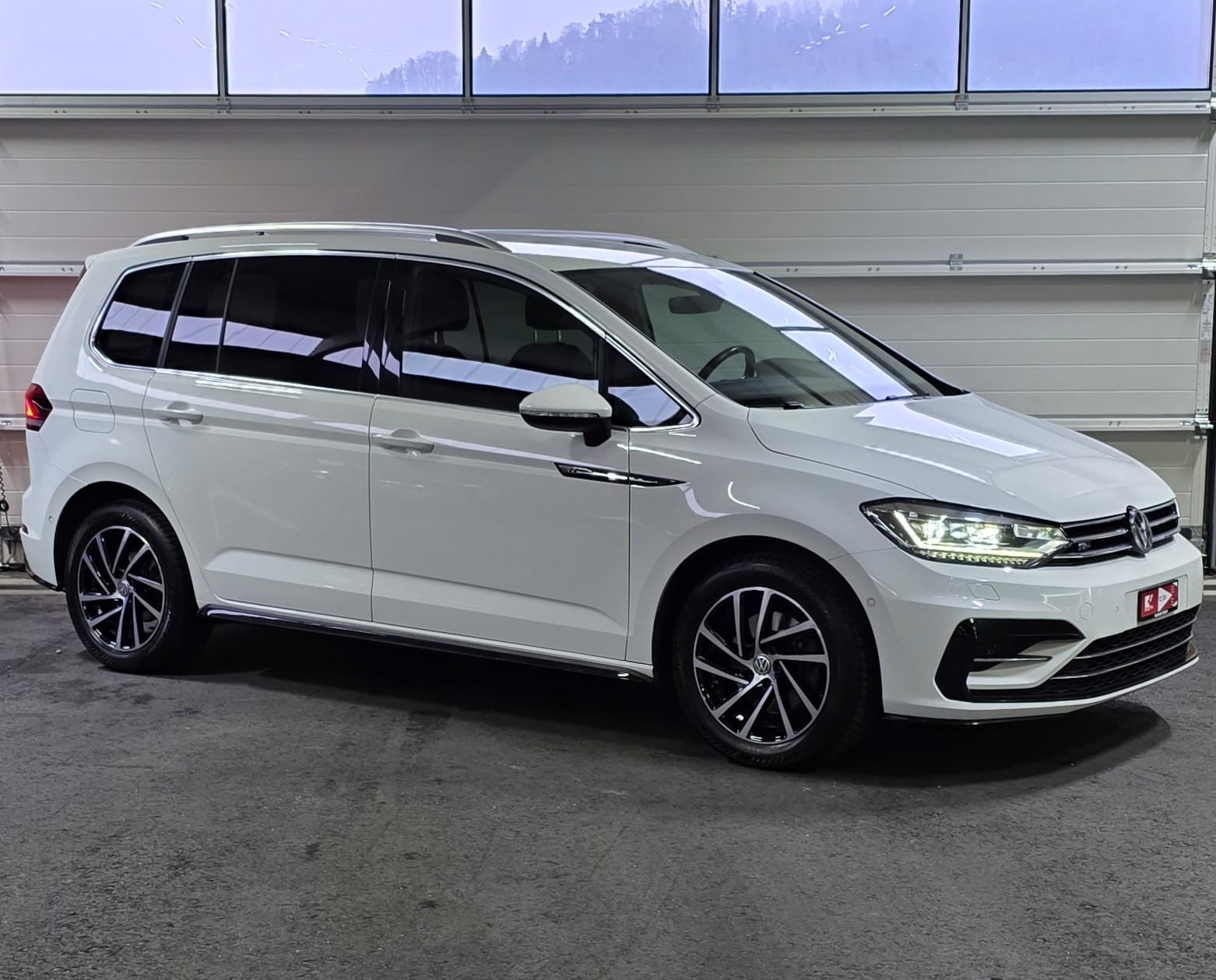 VW Touran 1.5 TSI EVO R-Line DSG *7-Plätzer**CH-Fahrzeug* + AHK-image-6
