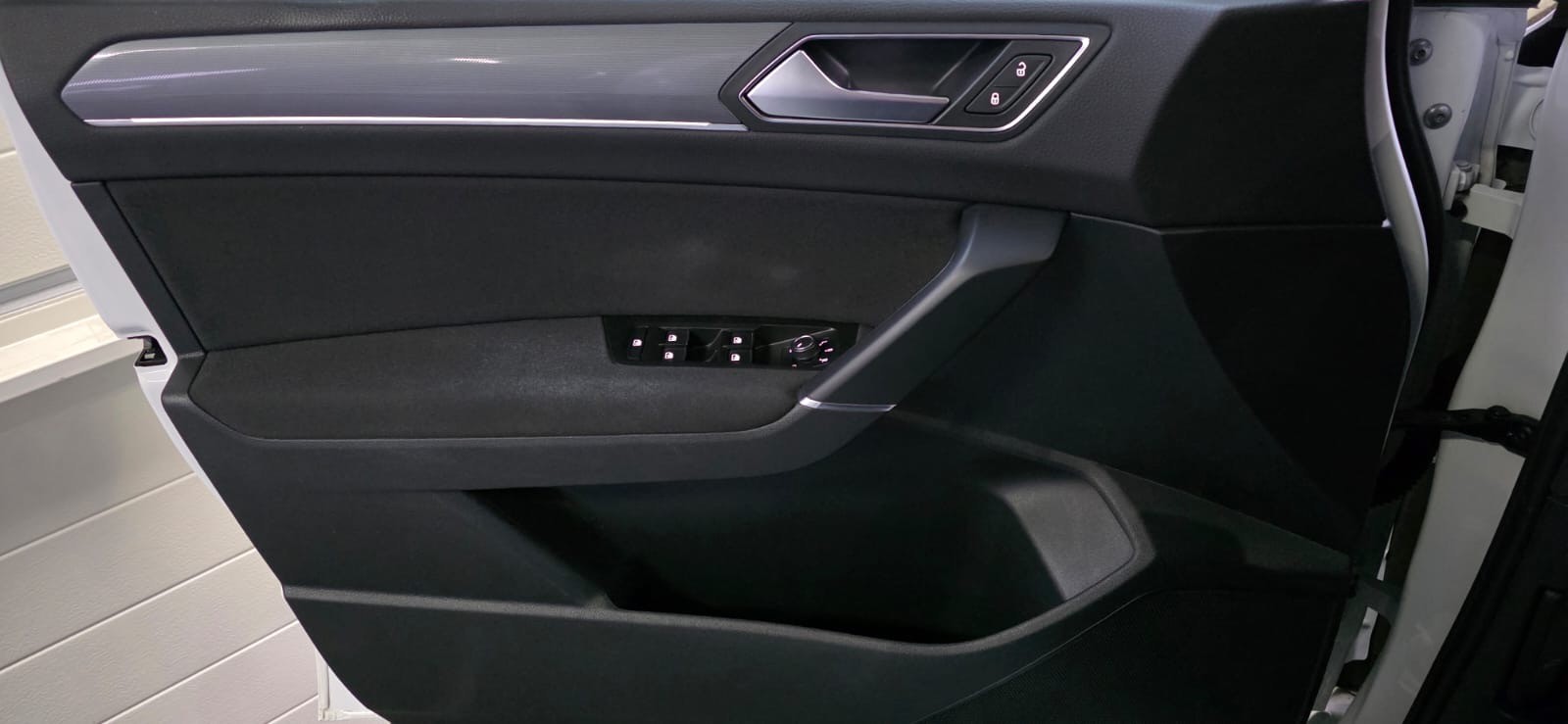 VW Touran 1.5 TSI EVO R-Line DSG *7-Plätzer**CH-Fahrzeug* + AHK-image-14