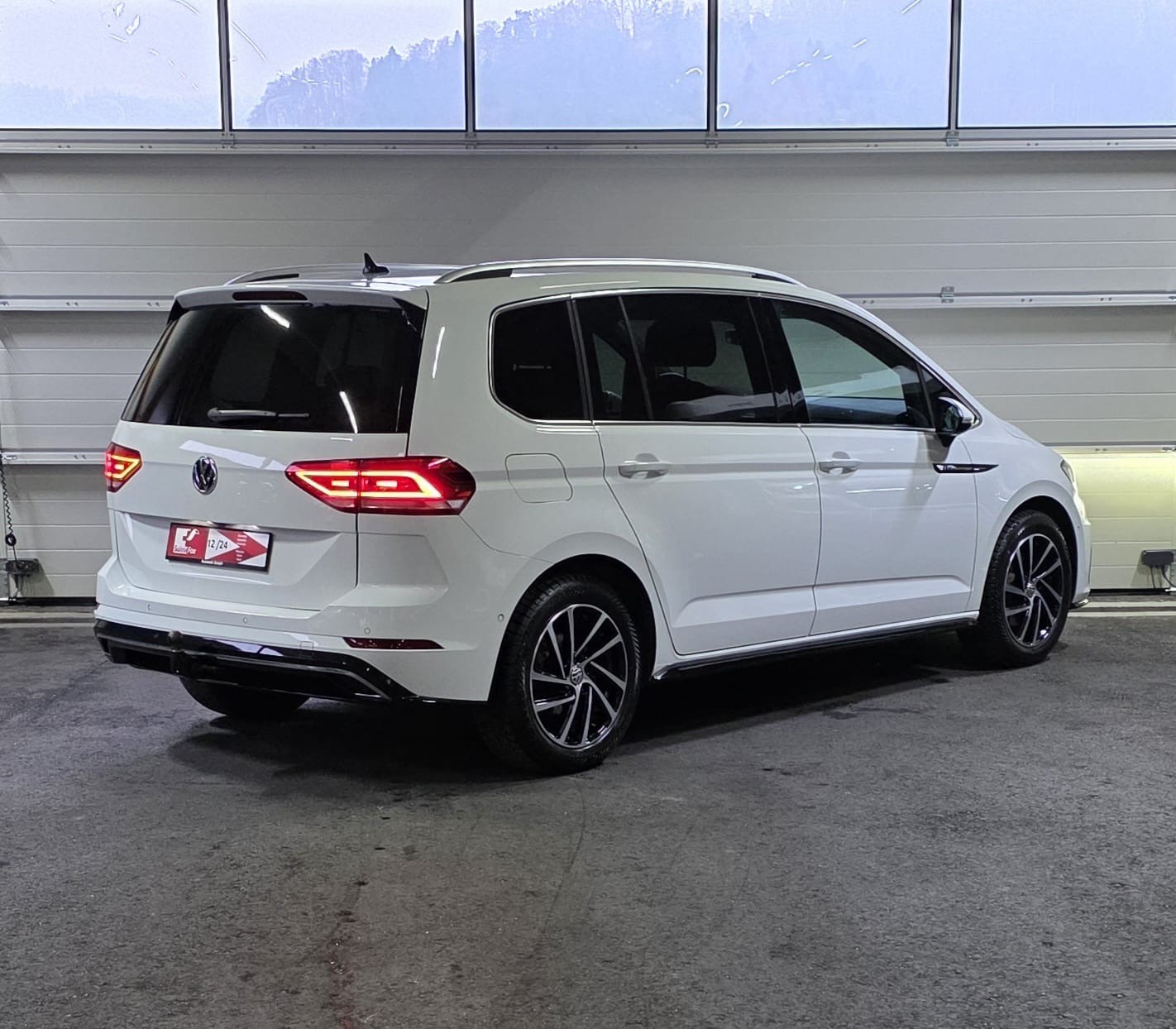 VW Touran 1.5 TSI EVO R-Line DSG *7-Plätzer**CH-Fahrzeug* + AHK-image-4