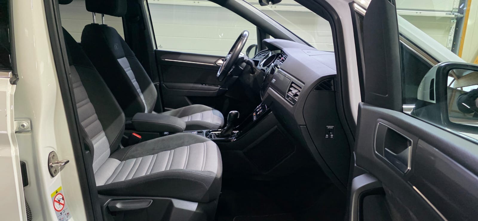 VW Touran 1.5 TSI EVO R-Line DSG *7-Plätzer**CH-Fahrzeug* + AHK-image-8