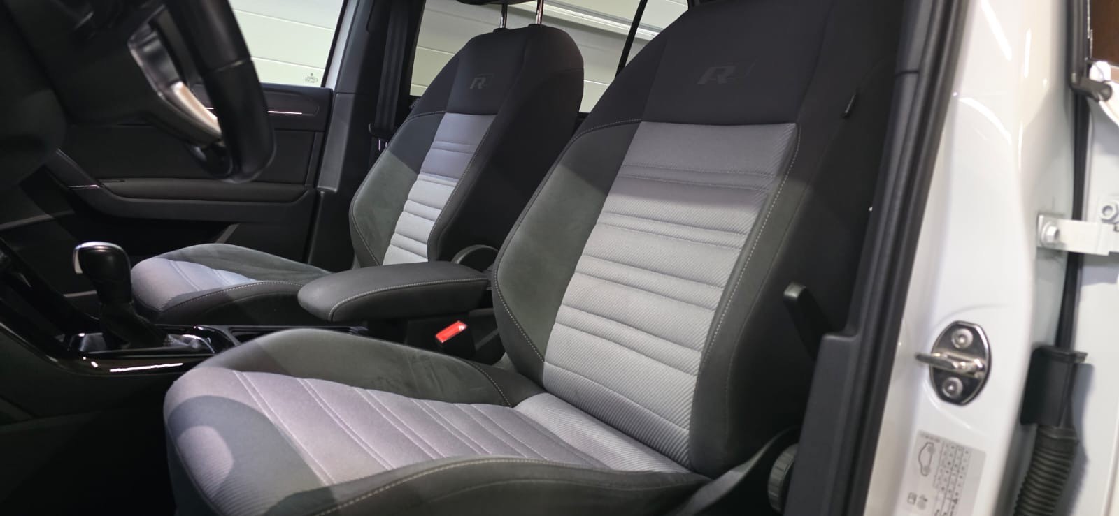 VW Touran 1.5 TSI EVO R-Line DSG *7-Plätzer**CH-Fahrzeug* + AHK-image-9