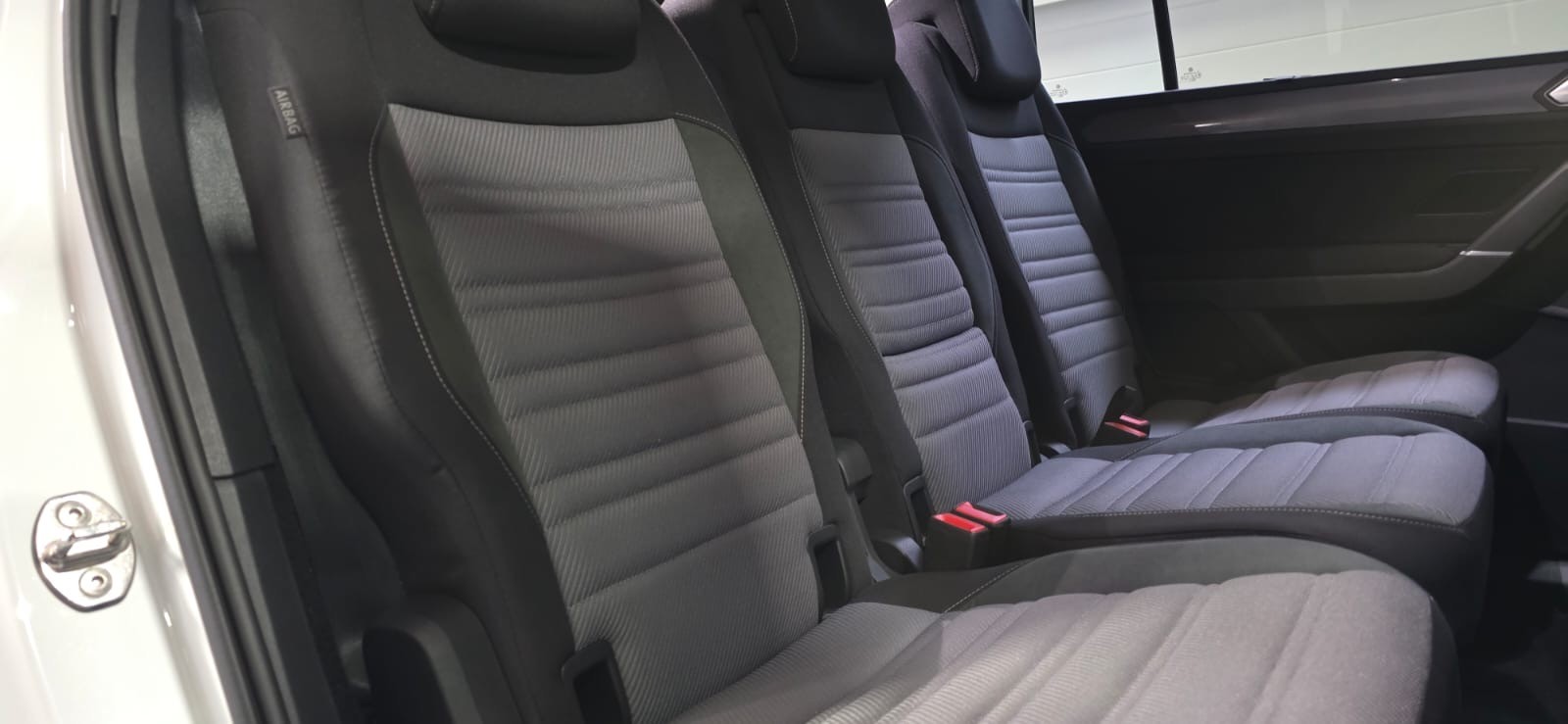 VW Touran 1.5 TSI EVO R-Line DSG *7-Plätzer**CH-Fahrzeug* + AHK-image-23