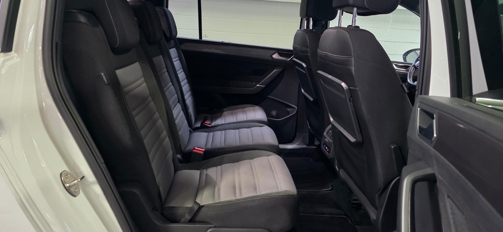 VW Touran 1.5 TSI EVO R-Line DSG *7-Plätzer**CH-Fahrzeug* + AHK-image-25