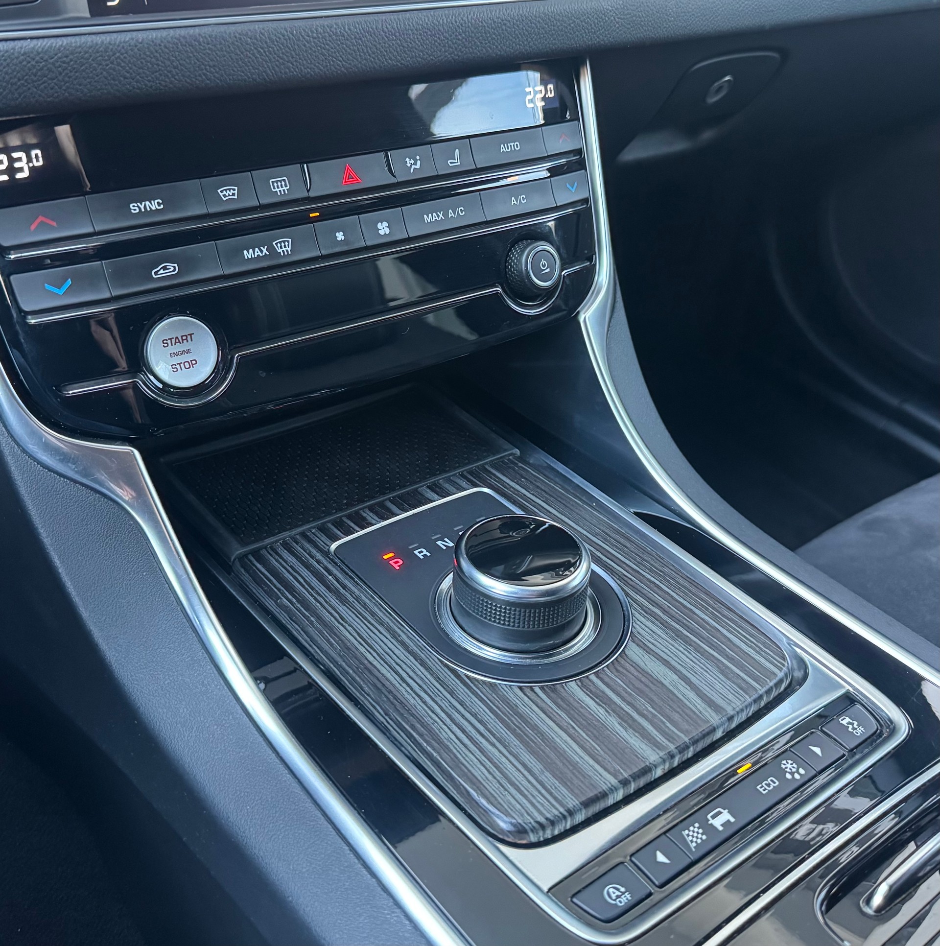 JAGUAR XF Sportbrake 30d S Automatic-image-14
