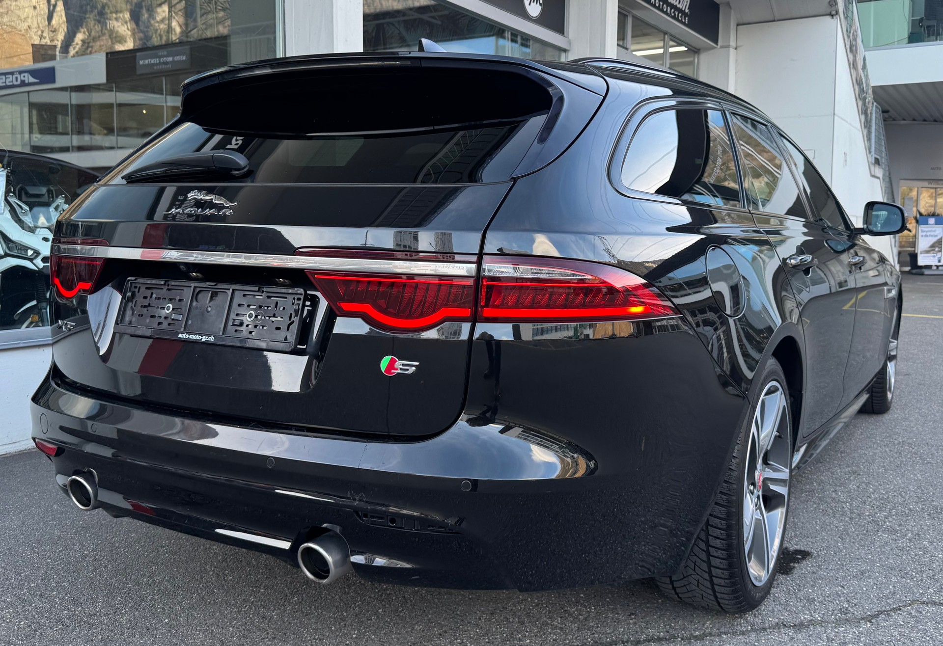 JAGUAR XF Sportbrake 30d S Automatic-image-4