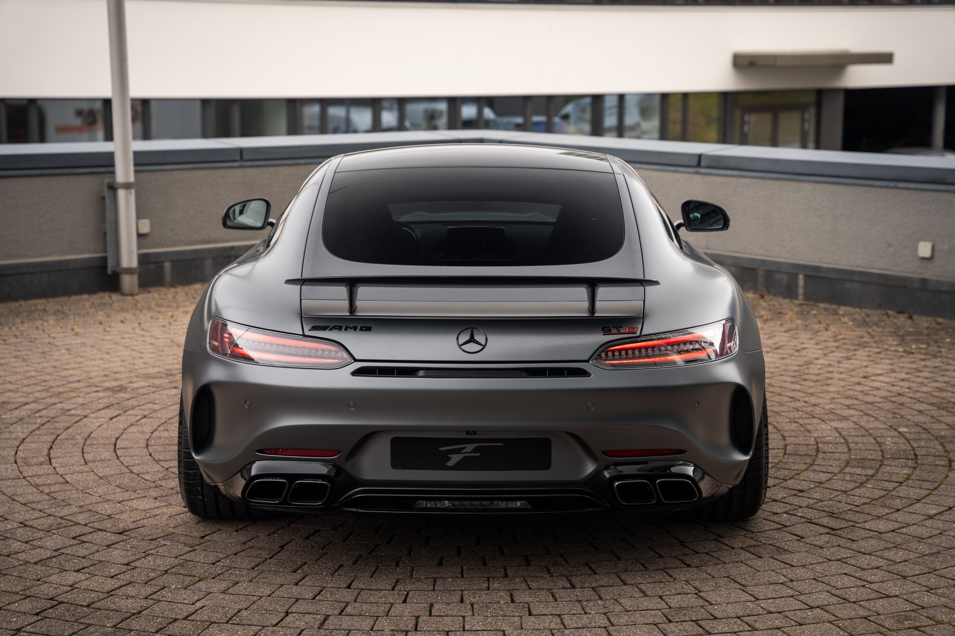 MERCEDES-BENZ AMG GT S Speedshift DCT-image-3