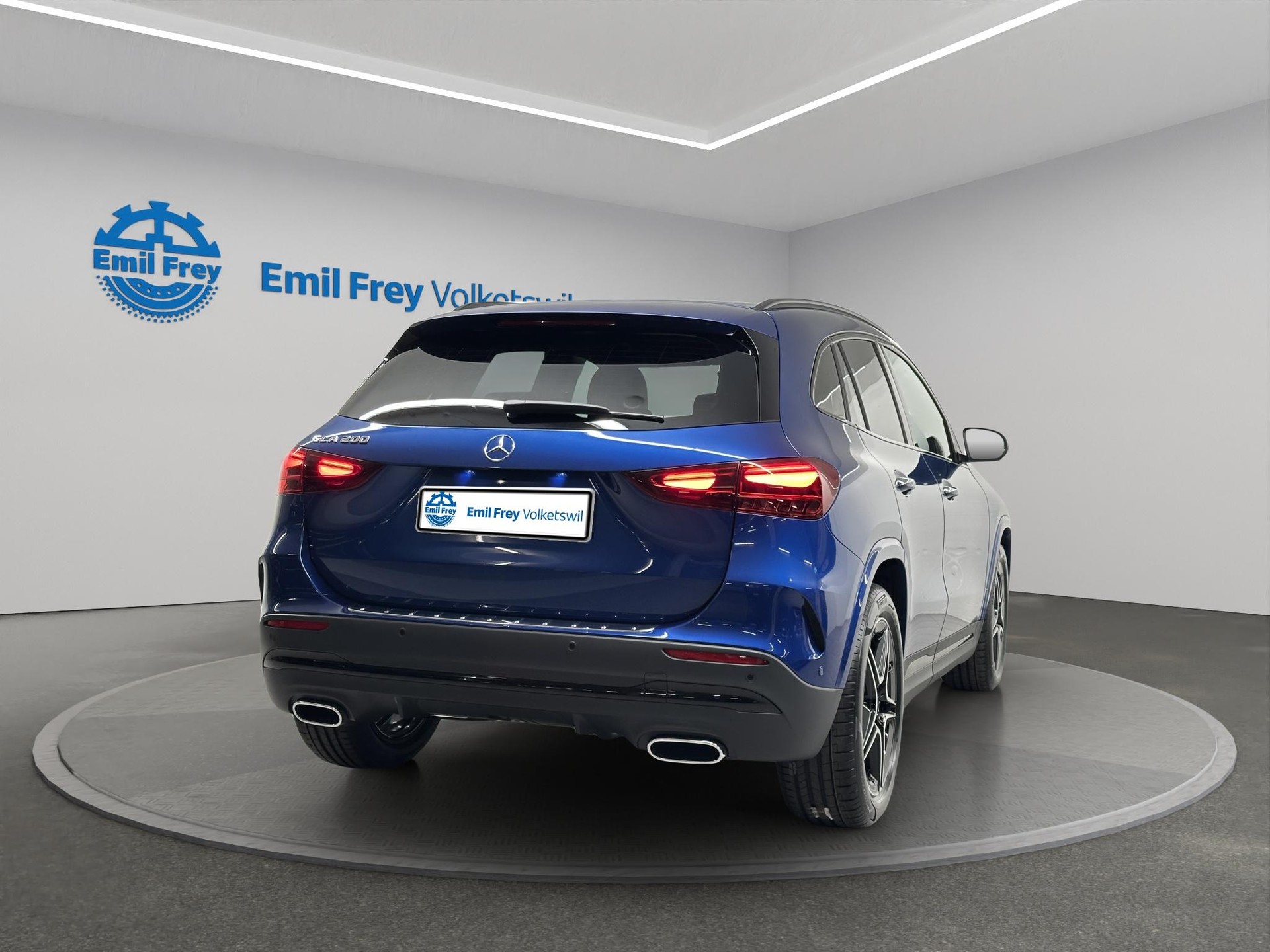 MERCEDES-BENZ GLA 200 AMG Line-image-2