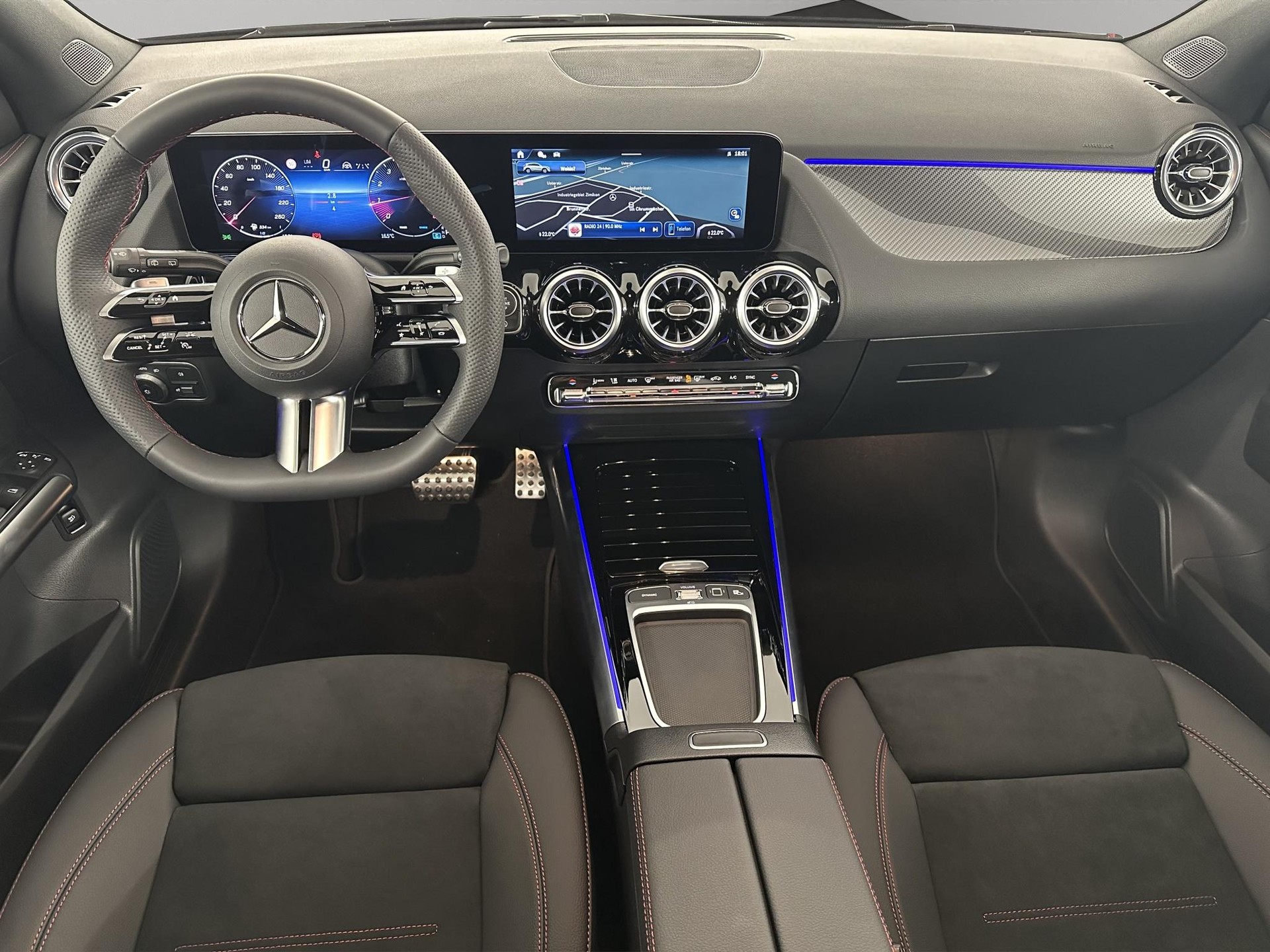 MERCEDES-BENZ GLA 200 AMG Line-image-8