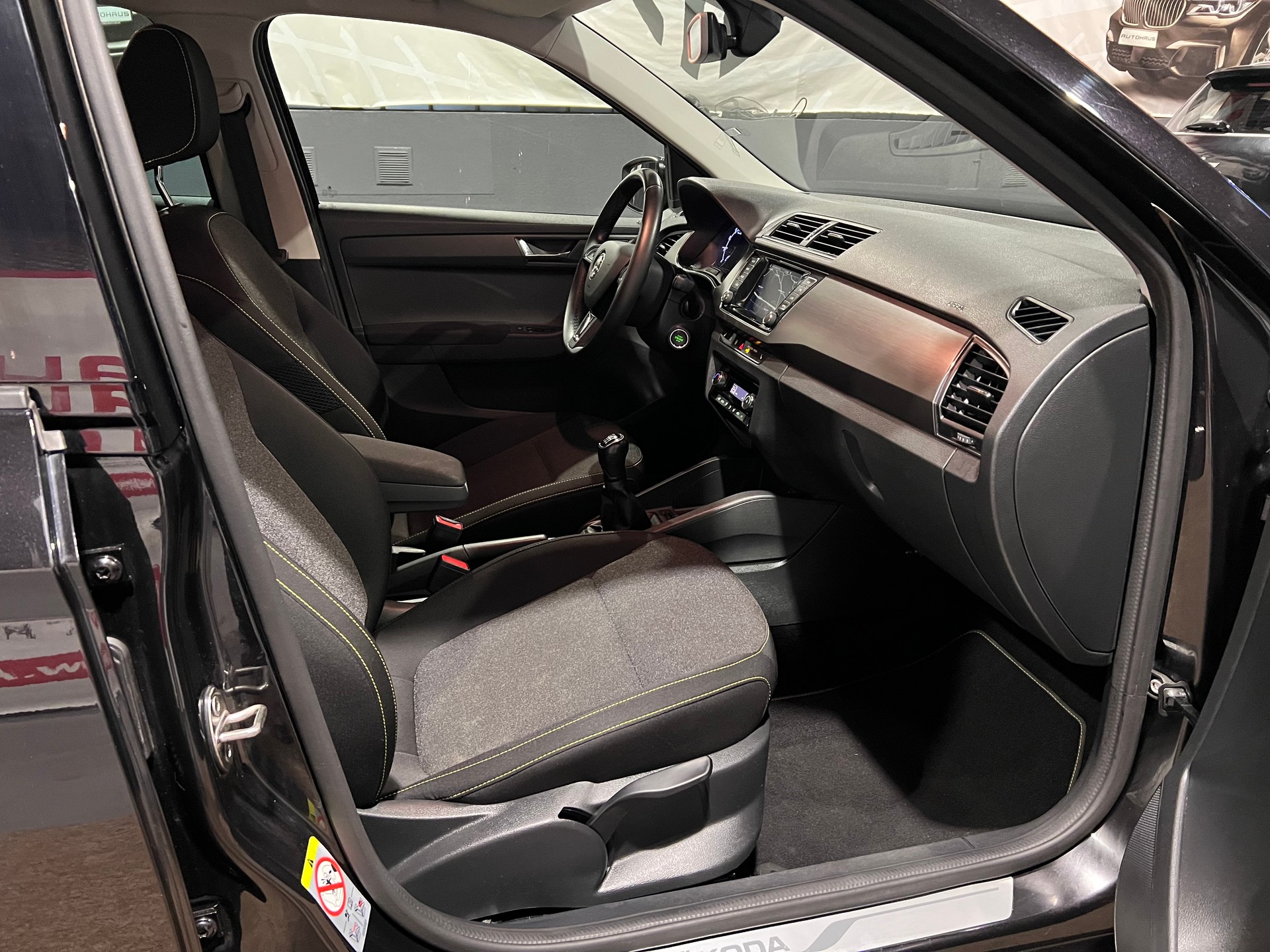 SKODA Fabia 1.0 TSI Drive-image-12