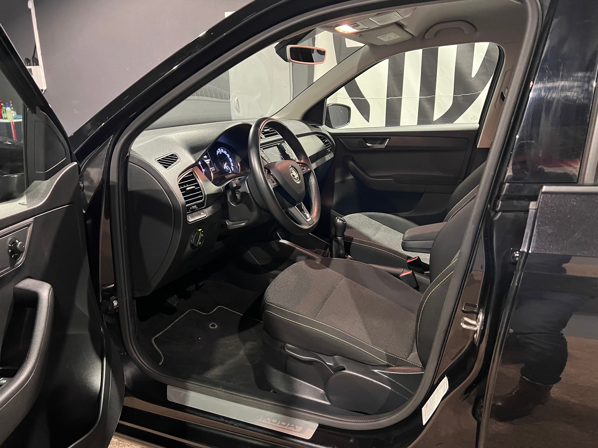 SKODA Fabia 1.0 TSI Drive-image-10