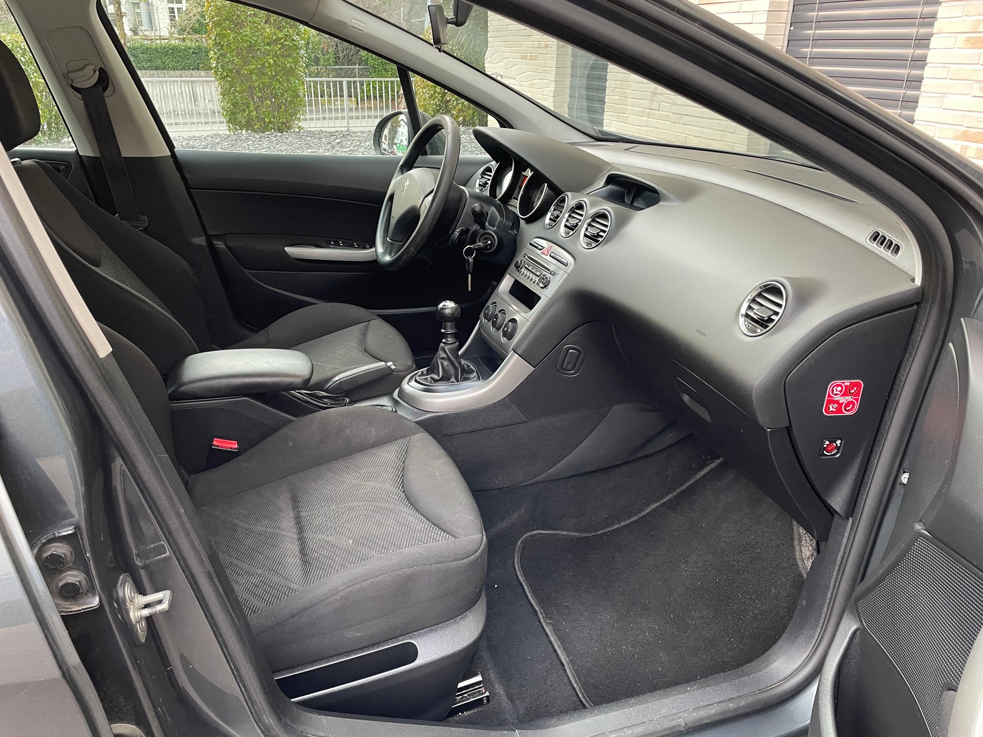 PEUGEOT 308 SW 1.6 HDI Business-image-13