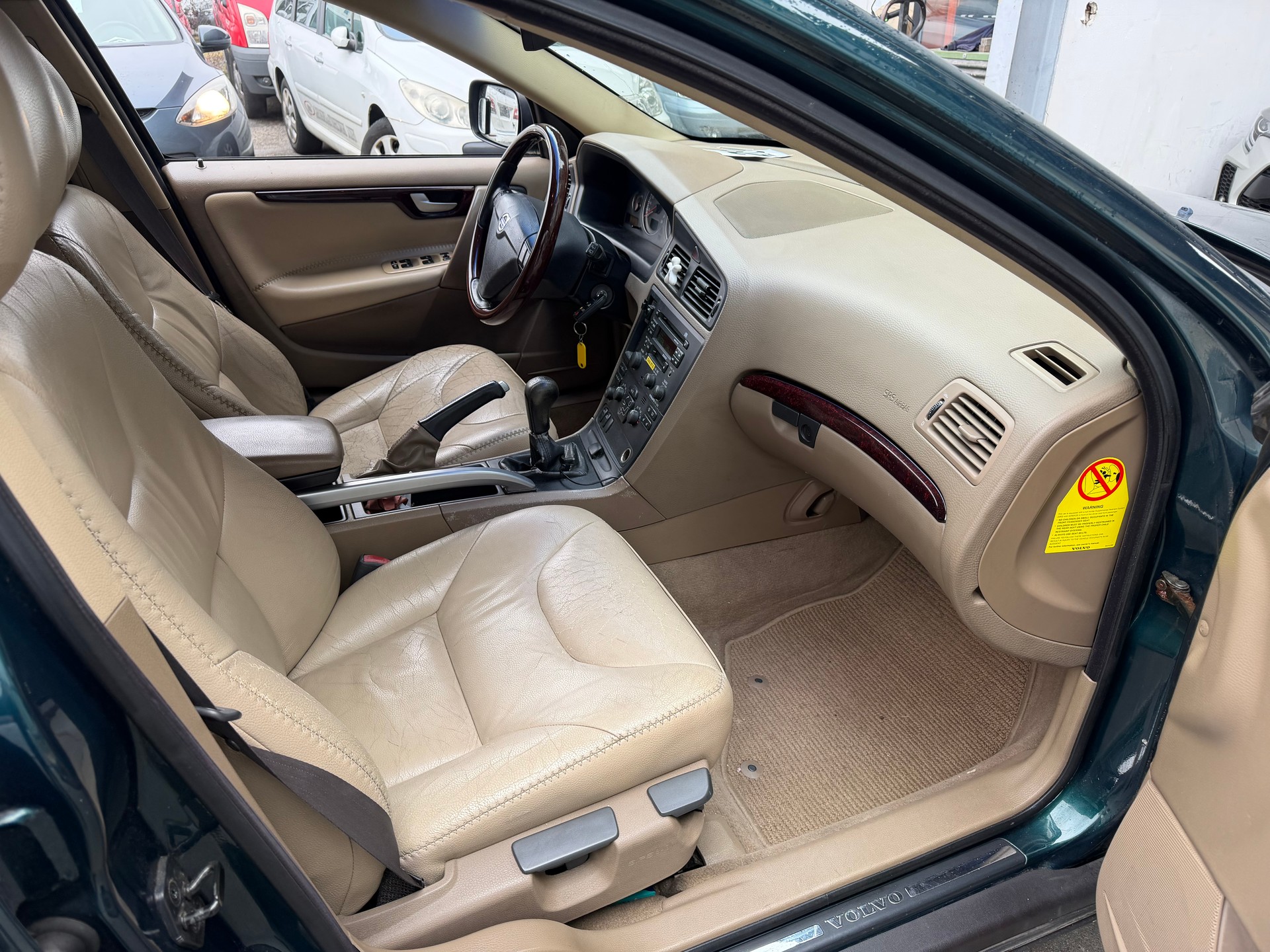 VOLVO XC70 2.5T AWD-image-6