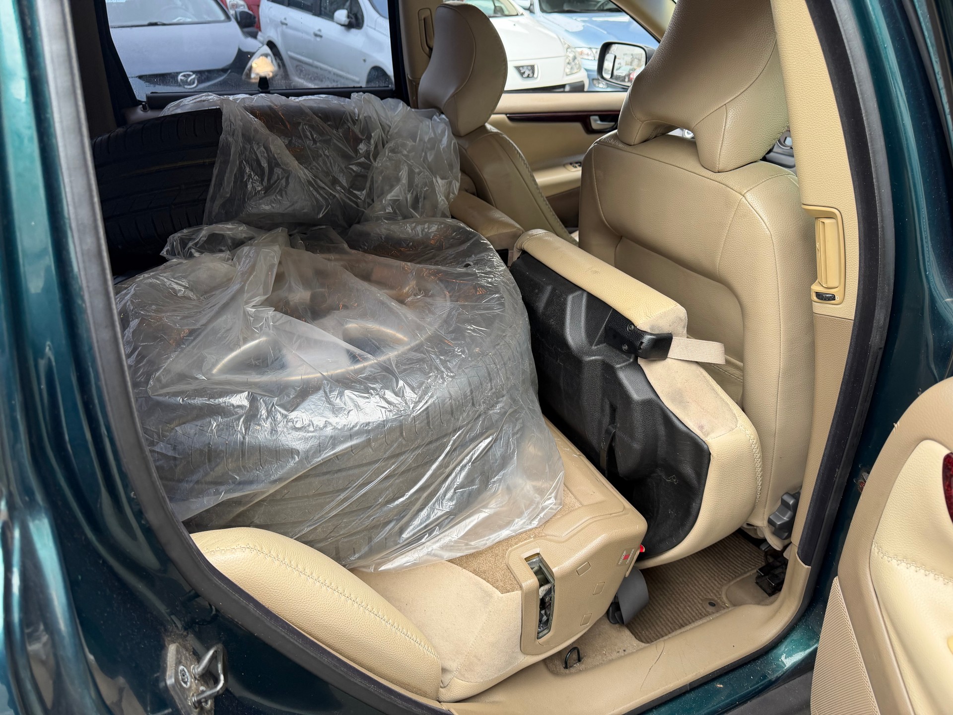 VOLVO XC70 2.5T AWD-image-7