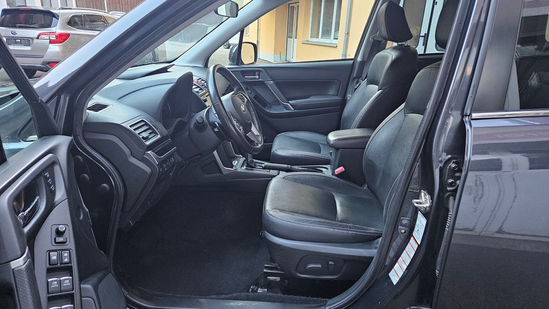 SUBARU Forester 2.0i Executive Lineartronic-showroom-element-1