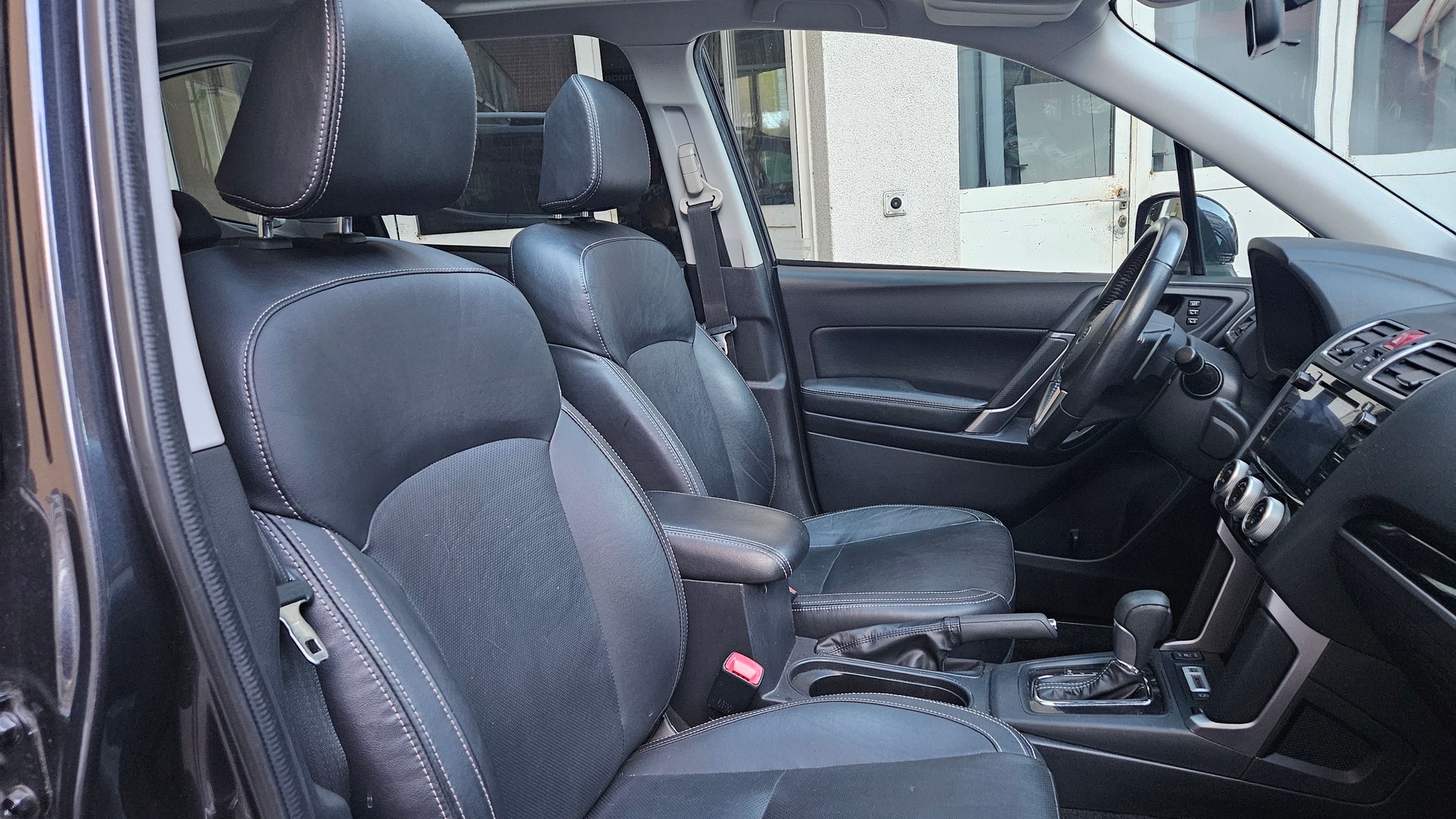 SUBARU Forester 2.0i Executive Lineartronic-image-15