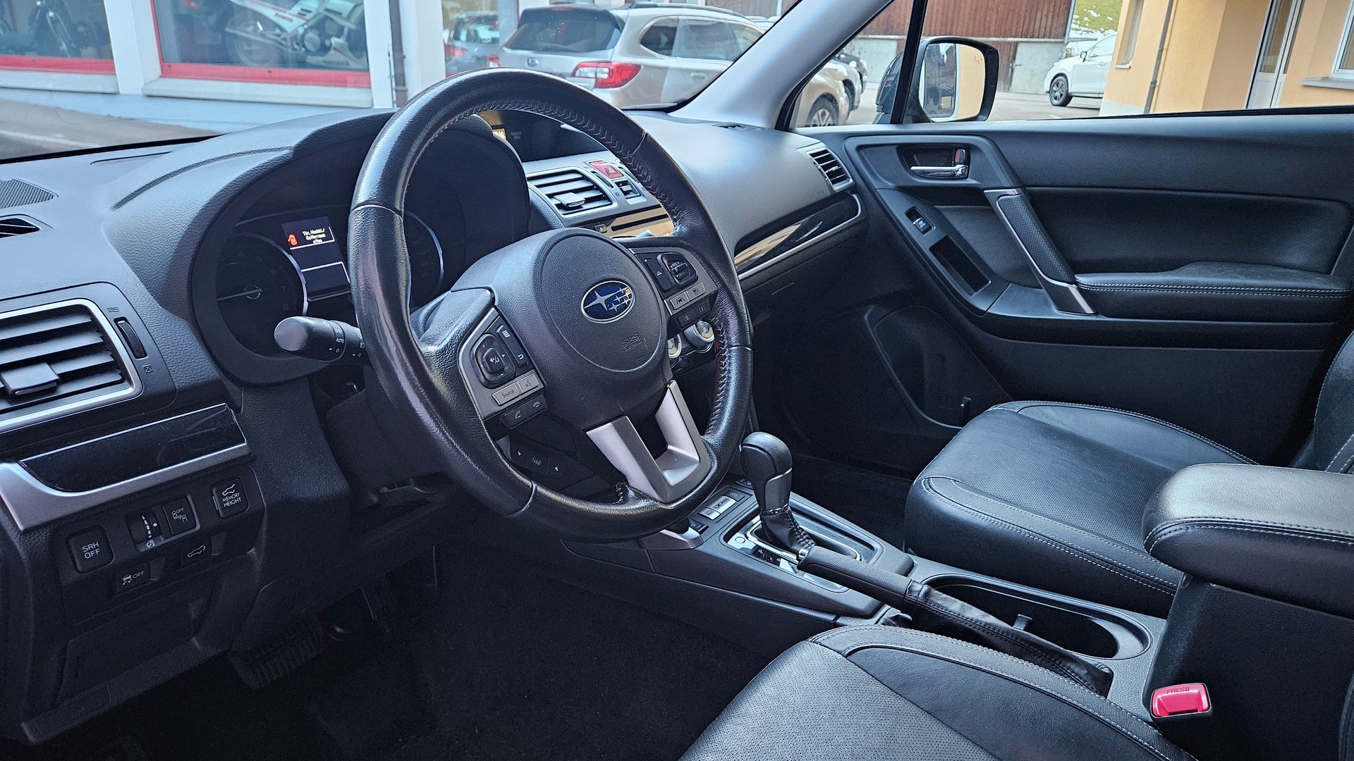 SUBARU Forester 2.0i Executive Lineartronic-showroom-element-2