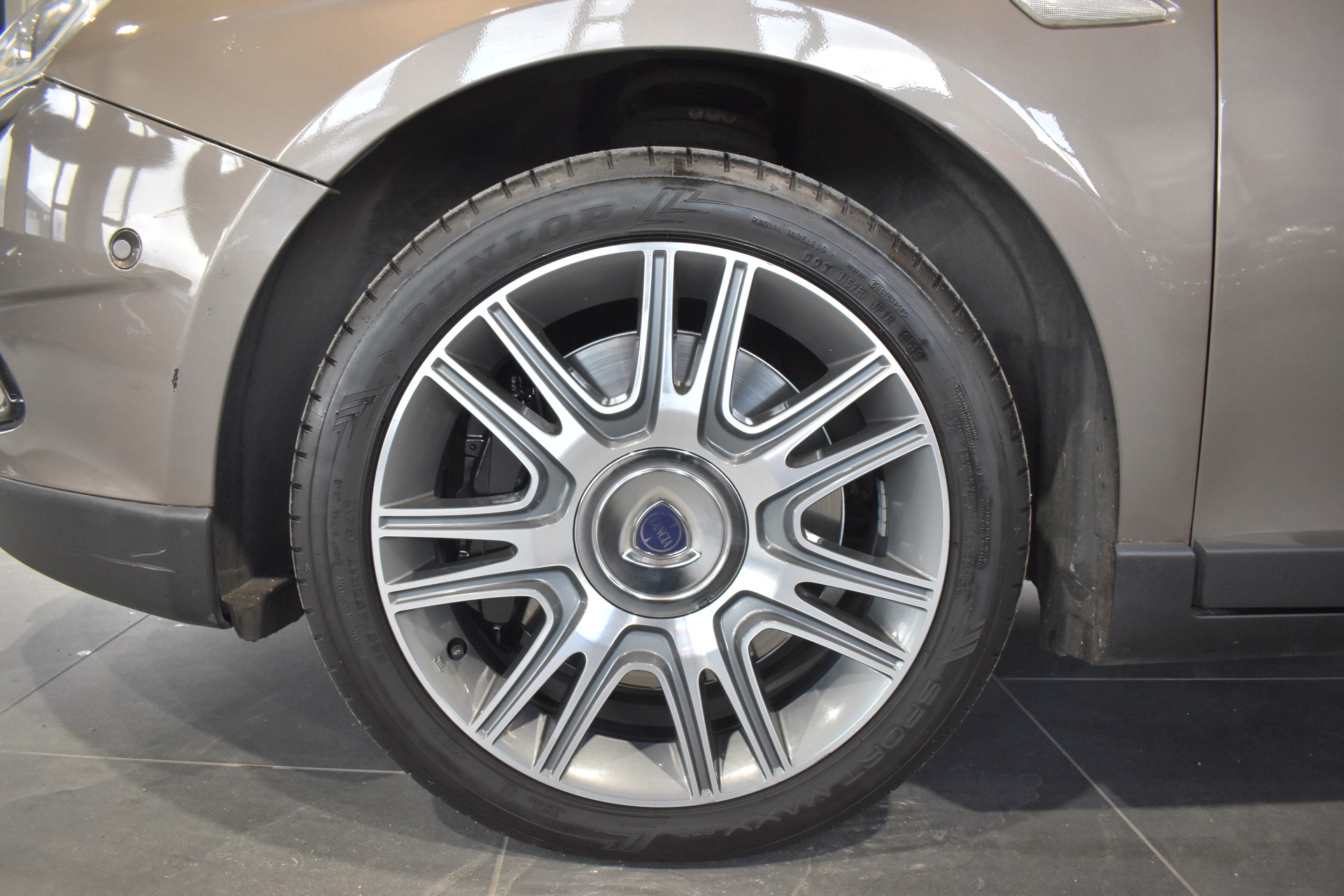 LANCIA Delta 1.8 Turbo-Jet Executive Sportronic-image-5