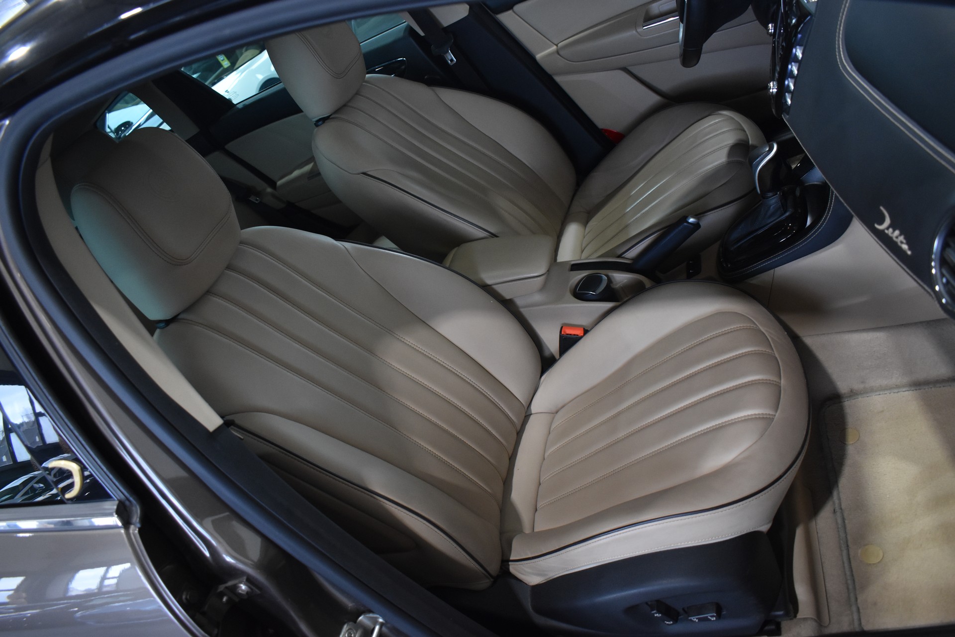LANCIA Delta 1.8 Turbo-Jet Executive Sportronic-image-13