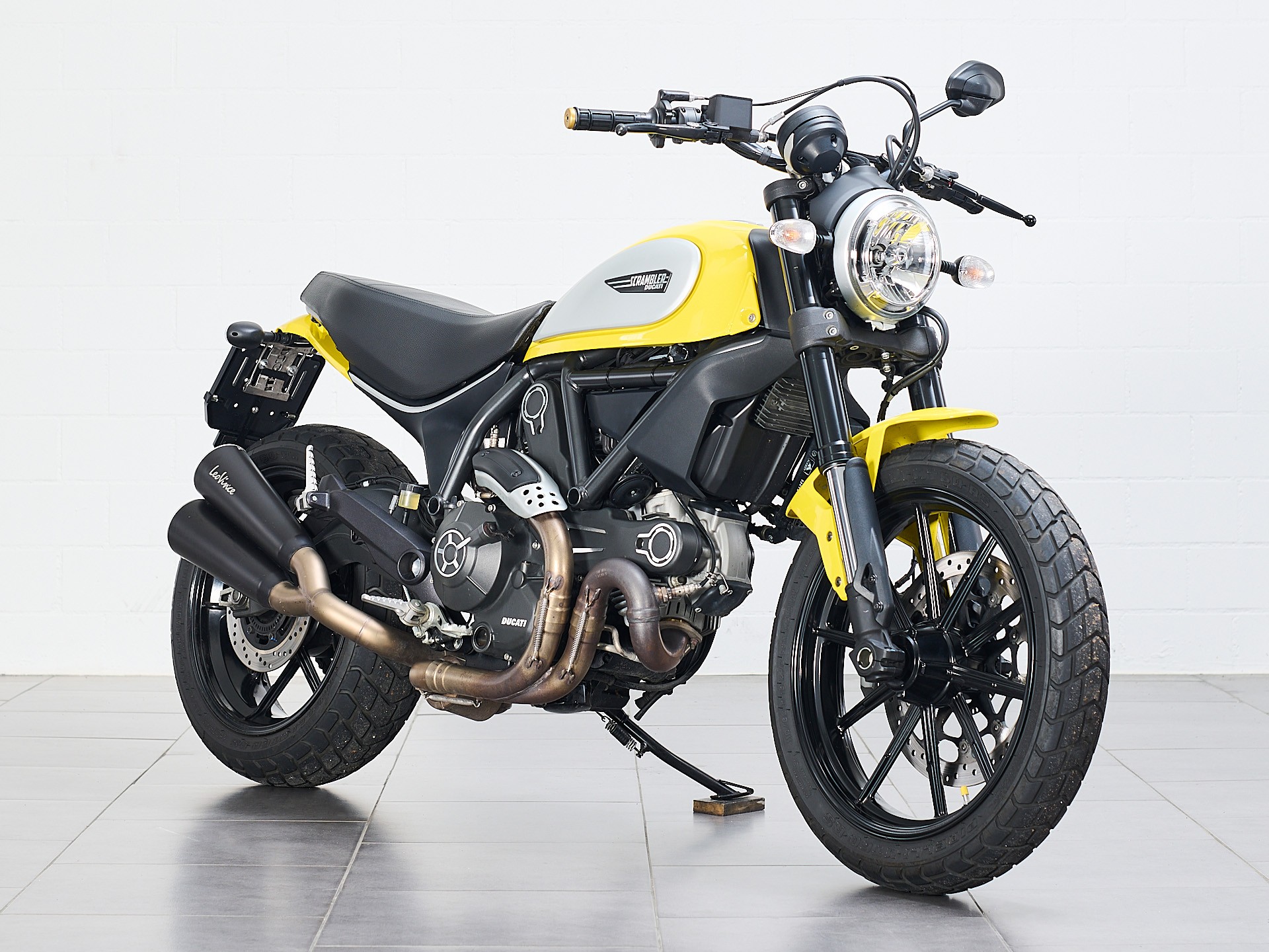 DUCATI Scrambler 800 Icon-showroom-element-1