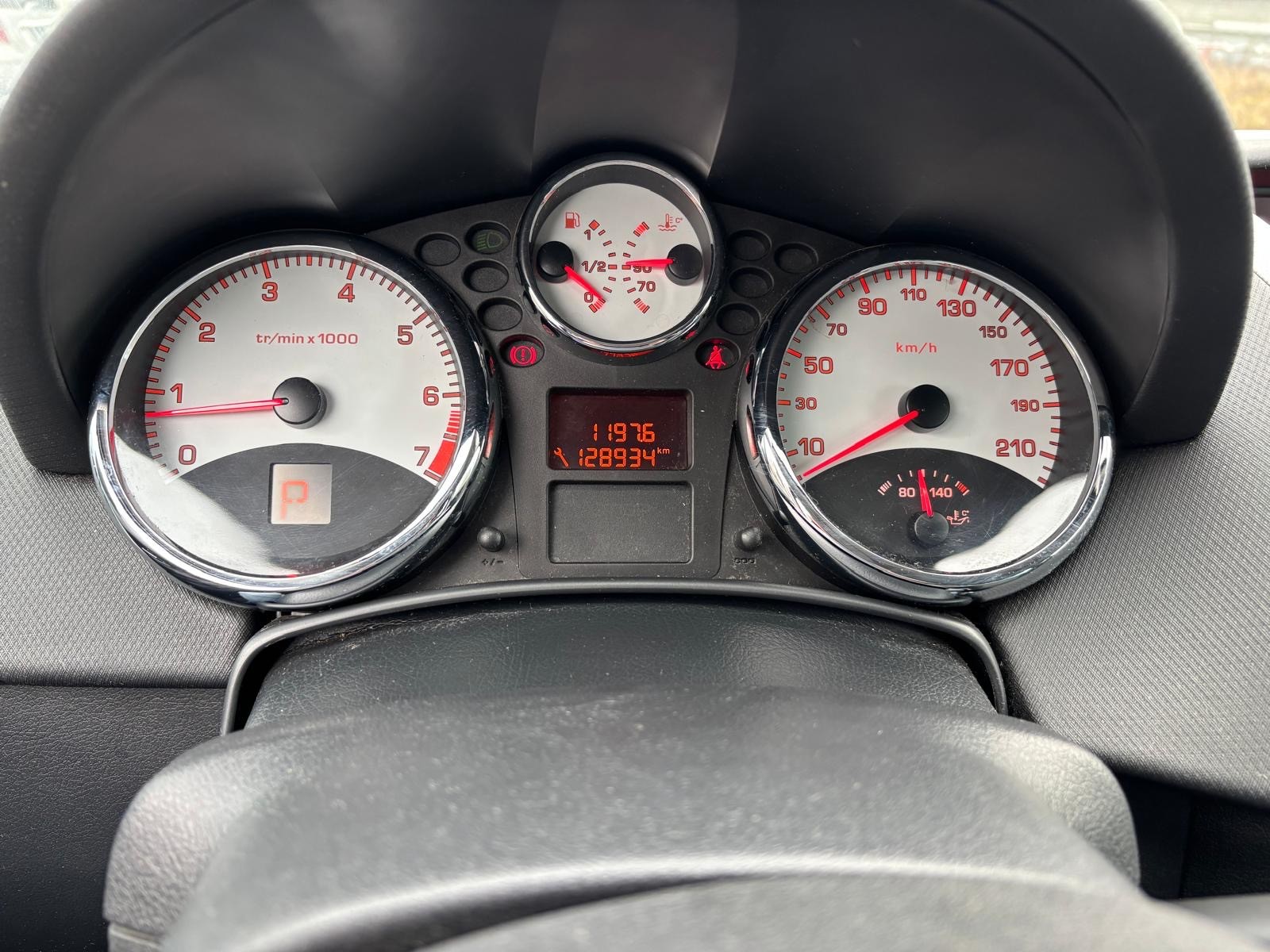 PEUGEOT 207 SW 1.6 16V Sport Automatic-image-11