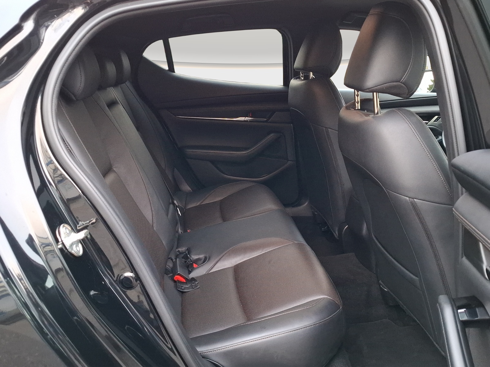 MAZDA 3 Hatchback SKYACTIV-G M Hybrid 122 Revolution Automat // CH Fahrzeug // 8-fach Aluminiumbereift // Bremsen hinten komplett NEU-image-10