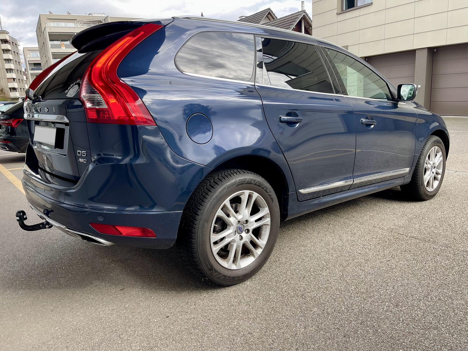 VOLVO XC60 D5 AWD Summum Geartronic-image-3