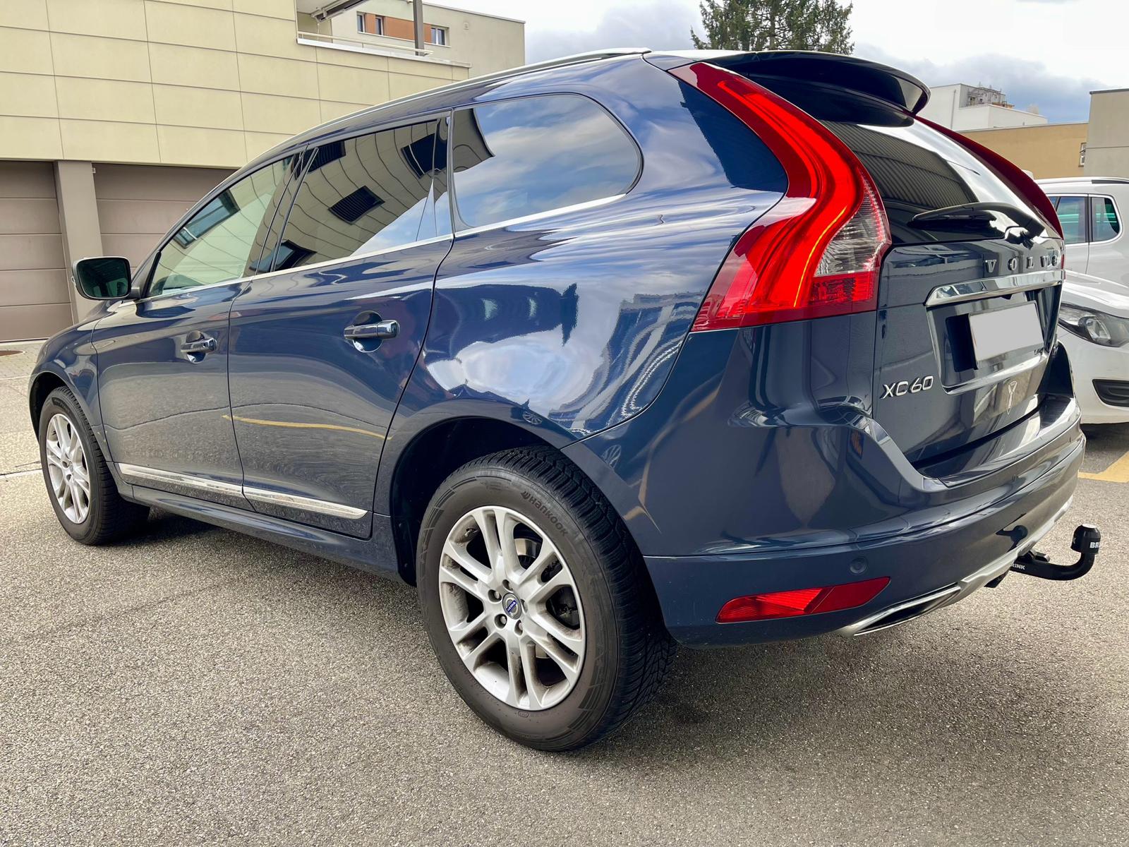 VOLVO XC60 D5 AWD Summum Geartronic-image-4