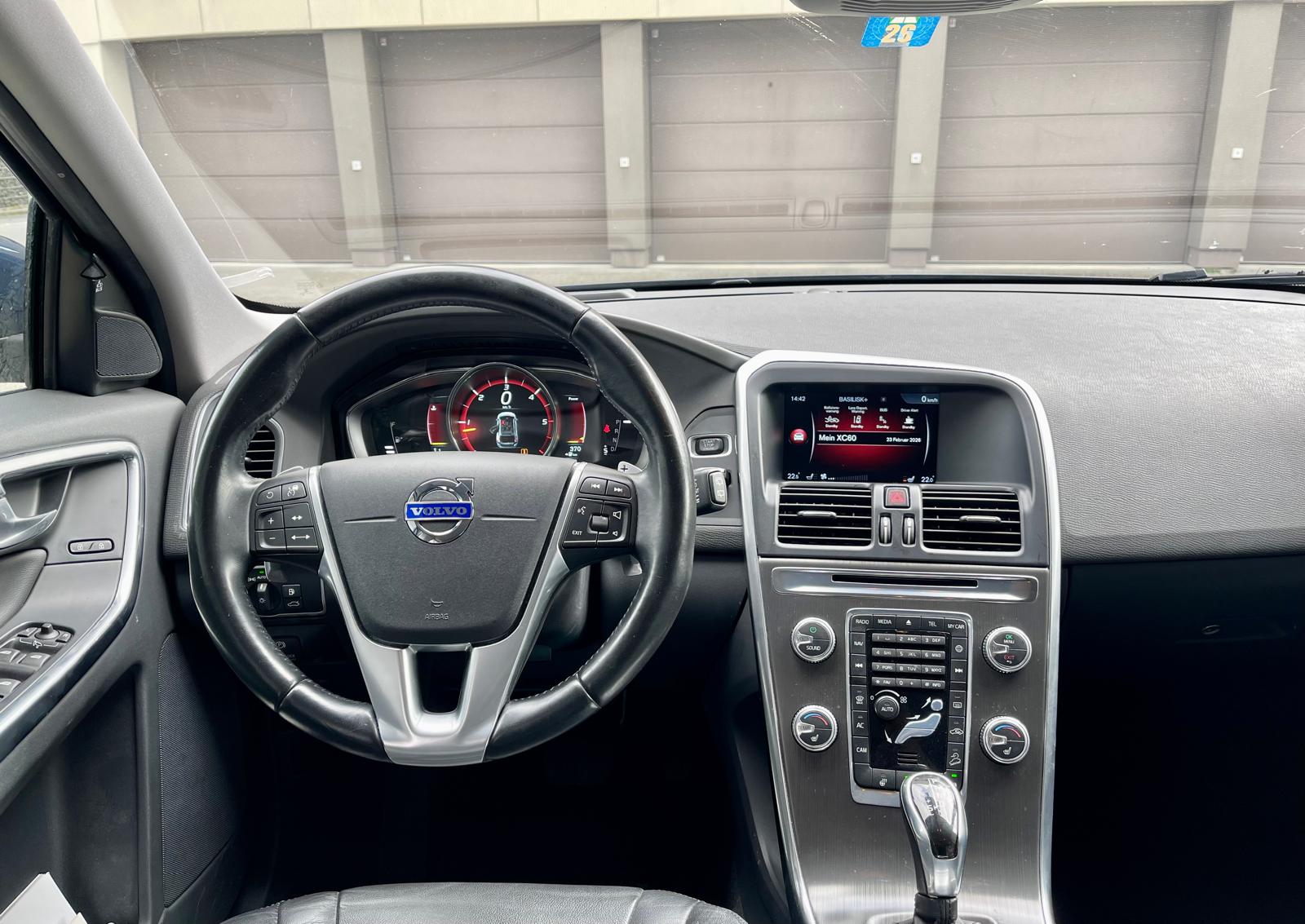 VOLVO XC60 D5 AWD Summum Geartronic-image-6