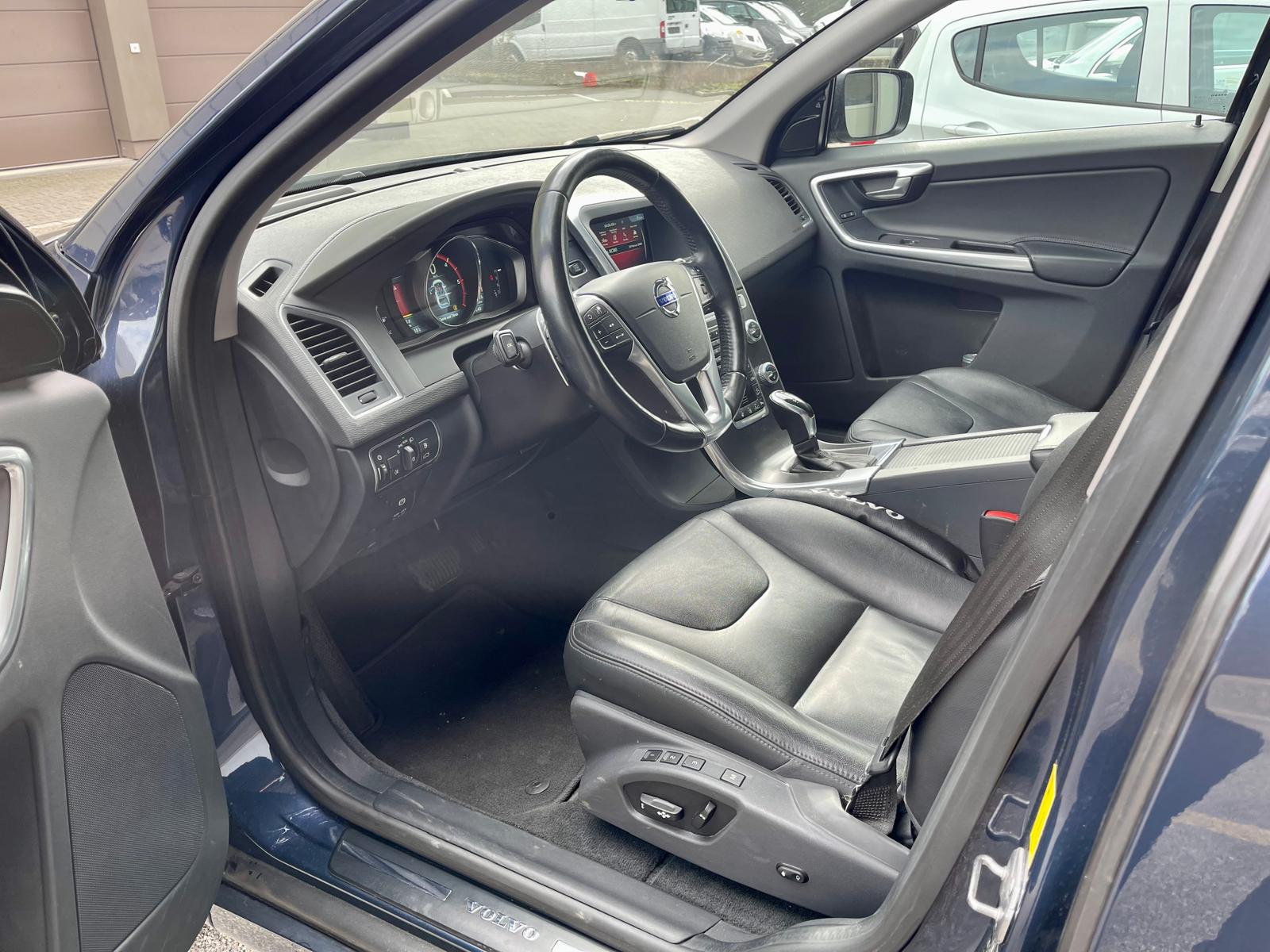 VOLVO XC60 D5 AWD Summum Geartronic-image-5