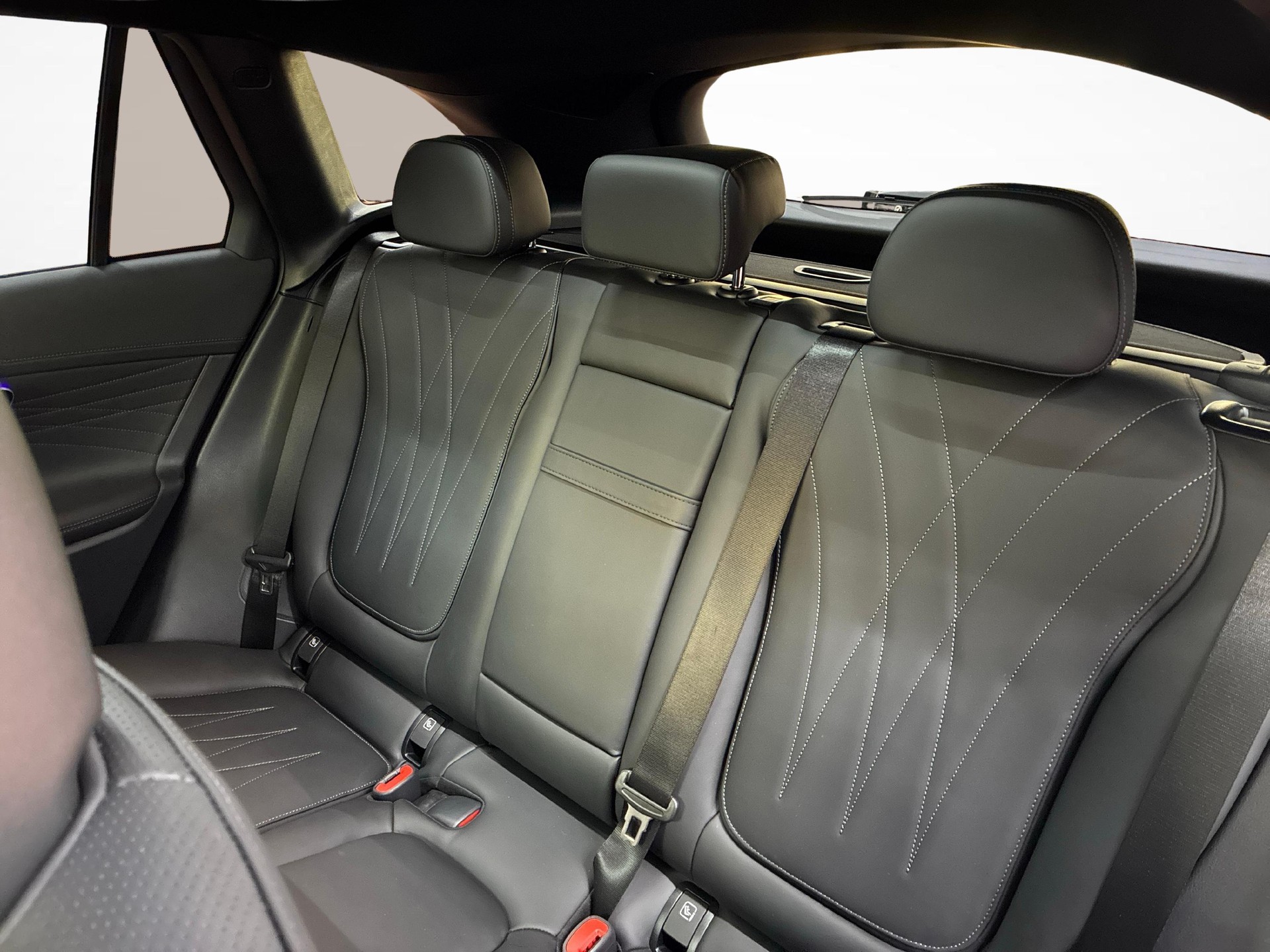 MERCEDES-BENZ GLC 400 e 4MATIC EQ Star AMG Line-image-11