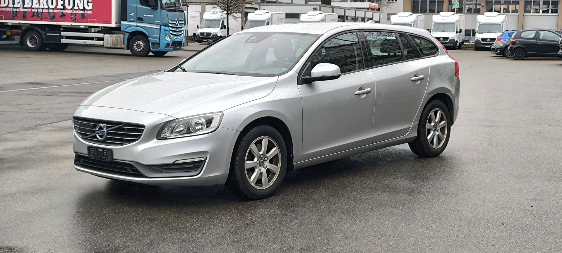 VOLVO V60 D4 Kinetic Geartronic-image-5