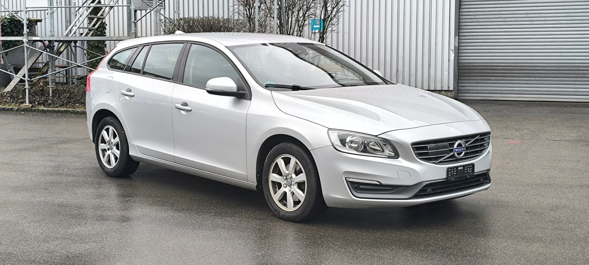 VOLVO V60 D4 Kinetic Geartronic-image-1