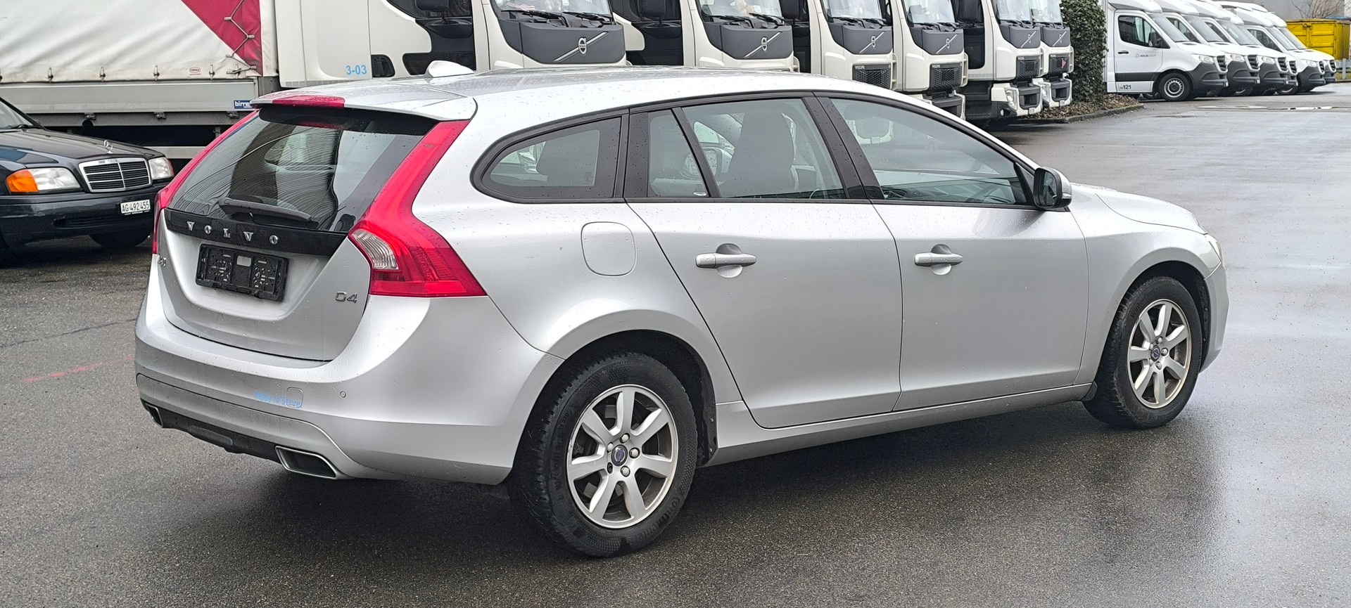 VOLVO V60 D4 Kinetic Geartronic-image-7
