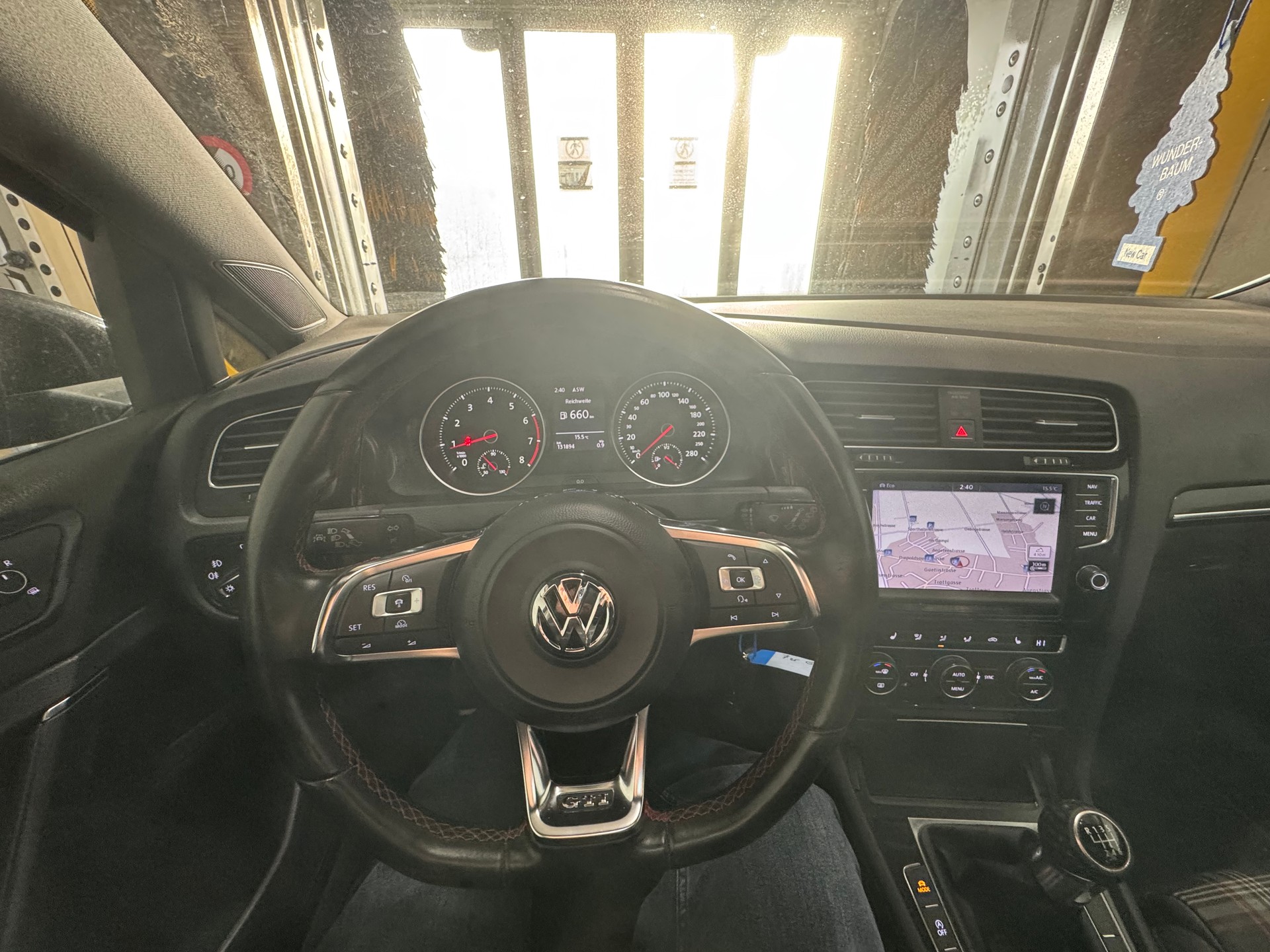 VW Golf 2.0 TSI GTI-image-7