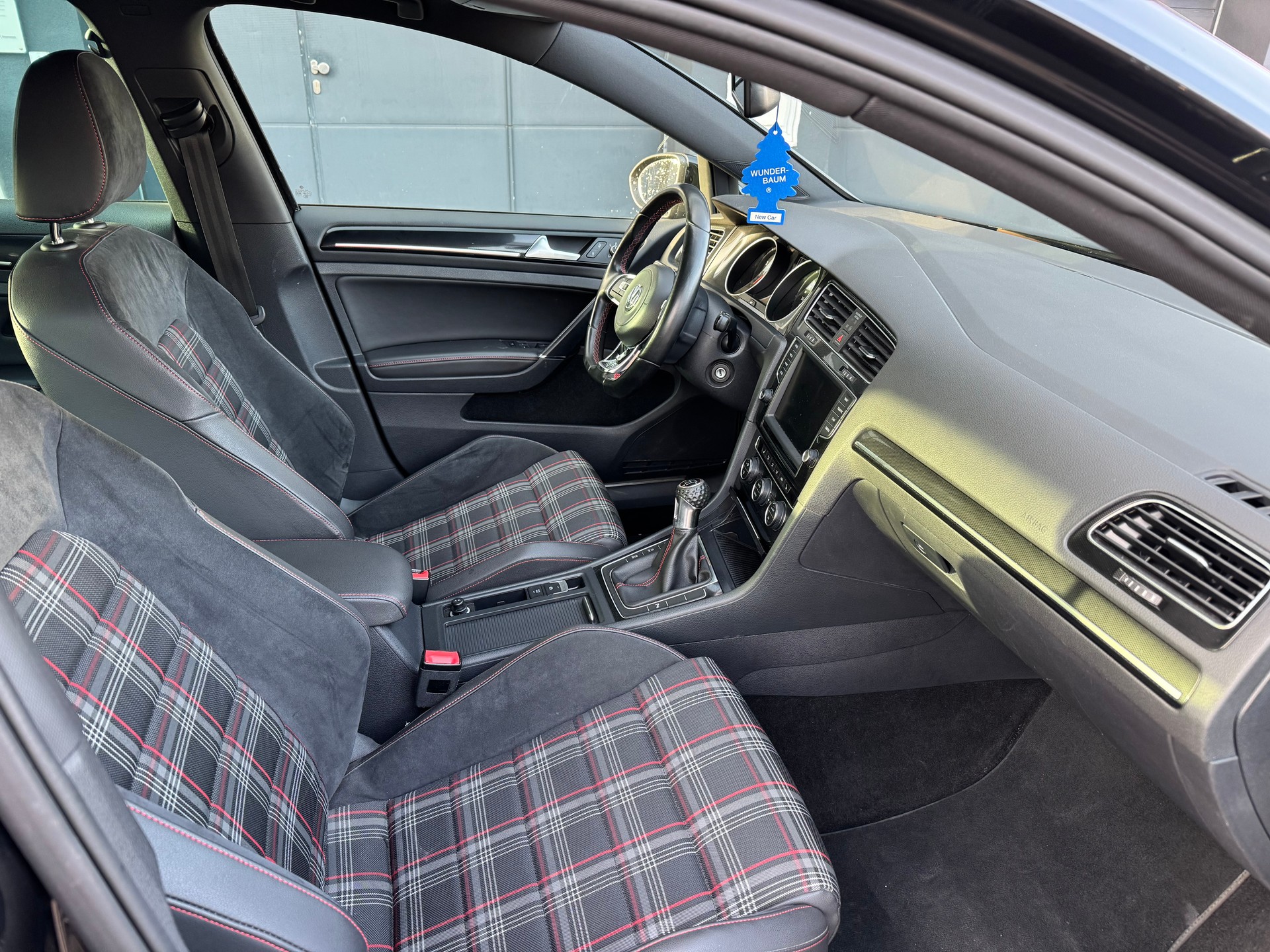 VW Golf 2.0 TSI GTI-image-5