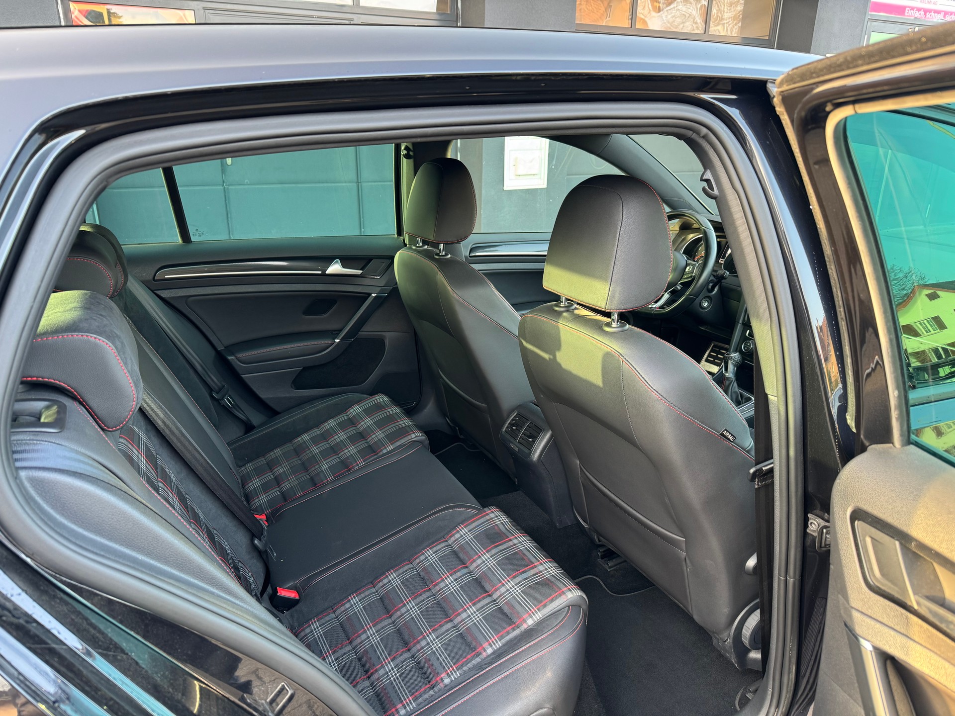 VW Golf 2.0 TSI GTI-image-6