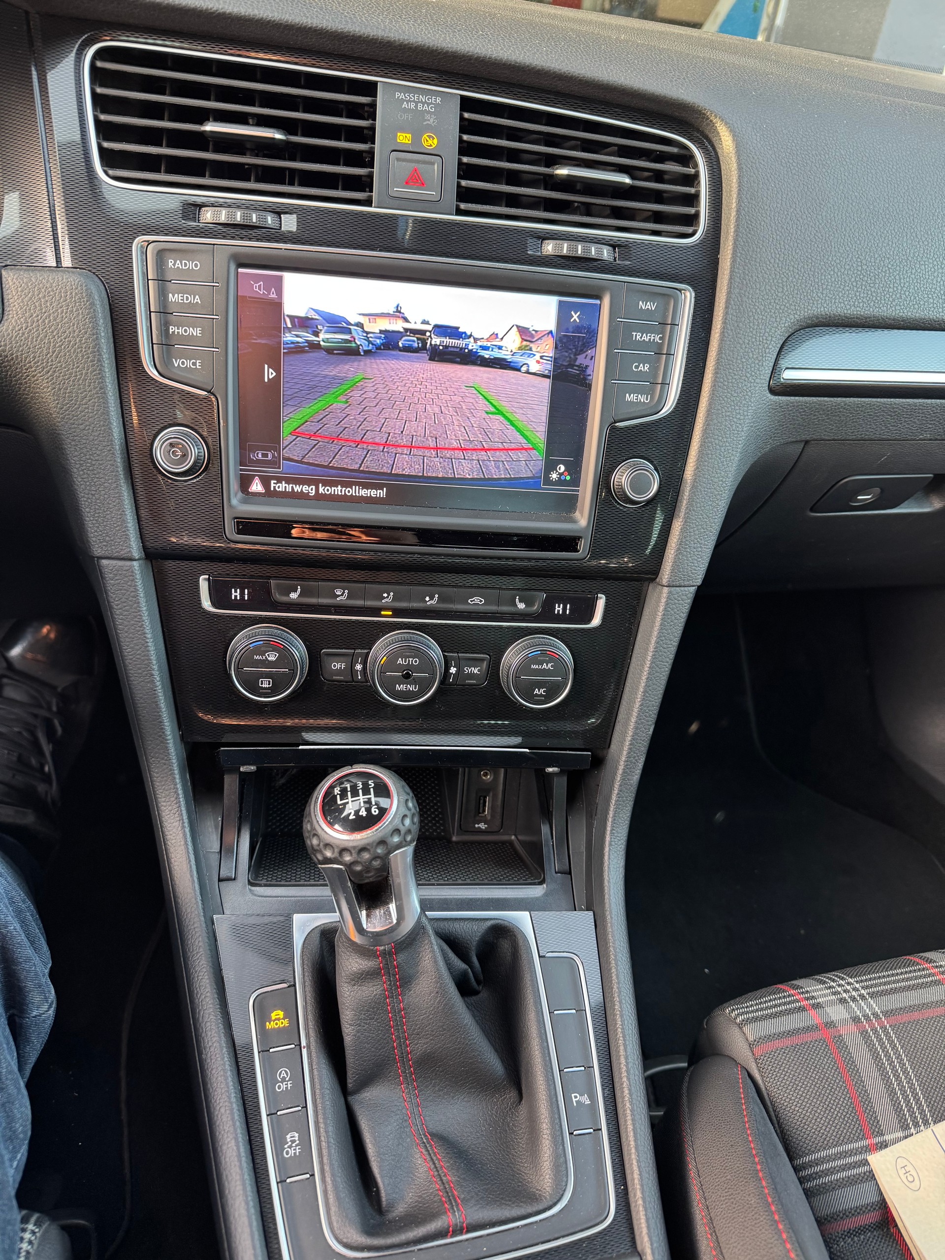 VW Golf 2.0 TSI GTI-image-8