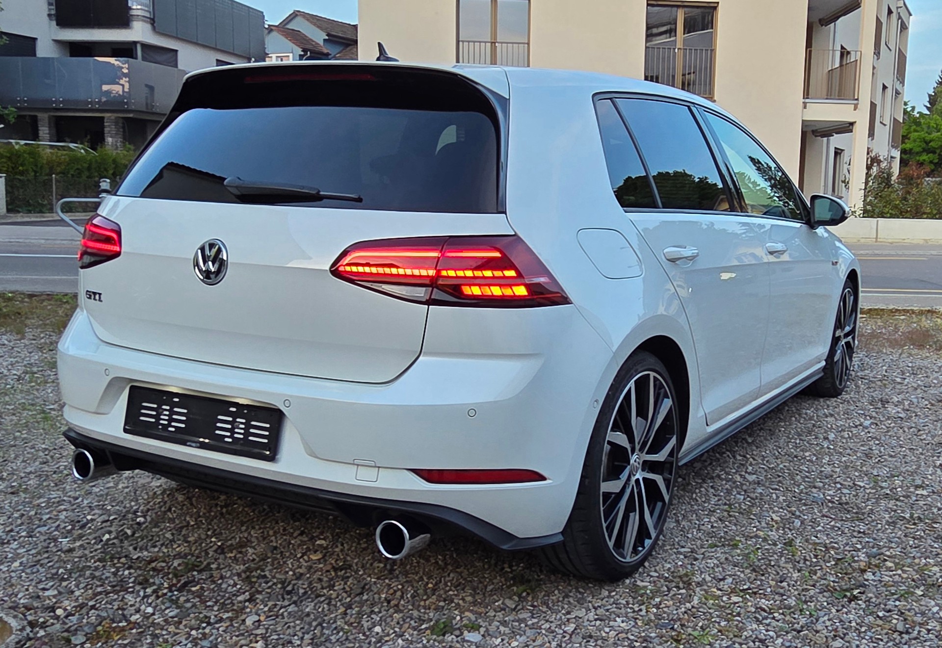 VW Golf 2.0 TSI GTI DSG-image-3